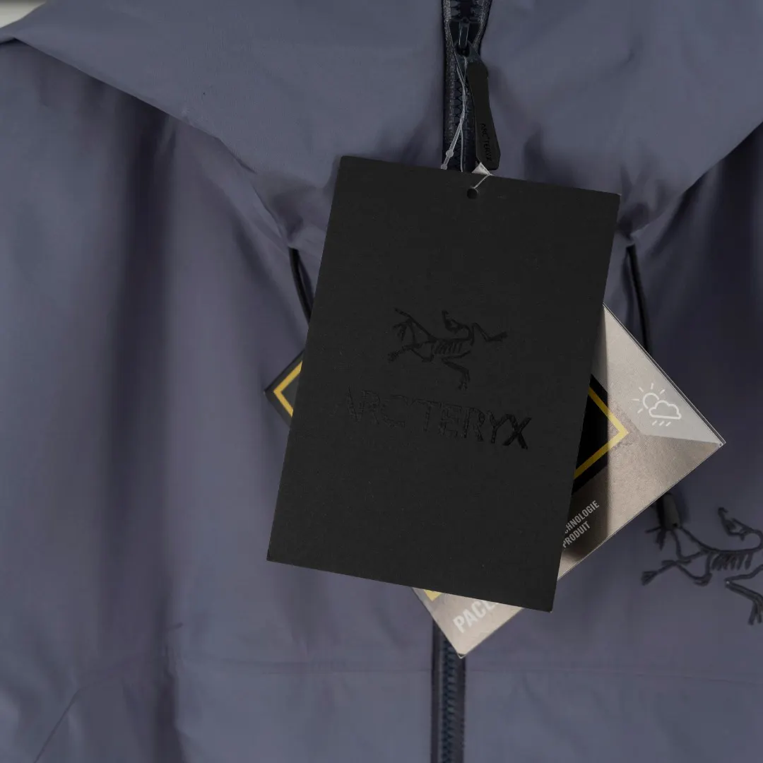 Beta Lightweight GORE-TEX Hooded Jacket D39013829 — view 10