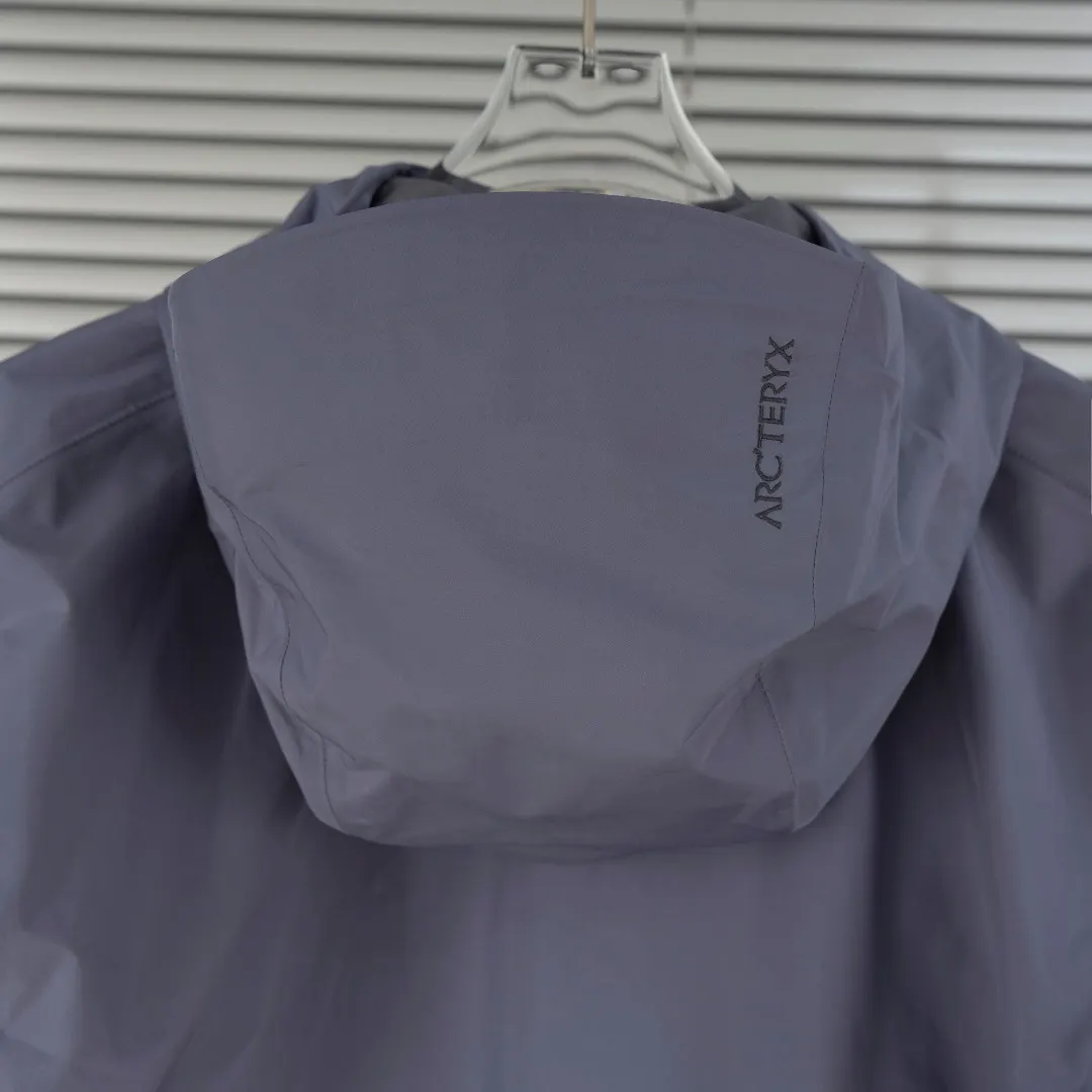 Beta Lightweight GORE-TEX Hooded Jacket D39013829 — view 13