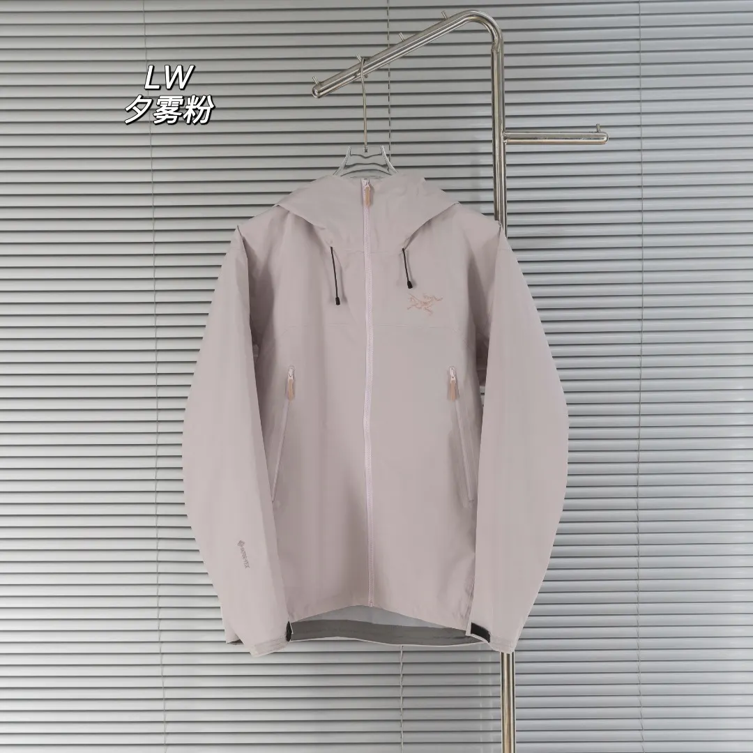 Beta Lightweight GORE-TEX Hooded Jacket D39013825