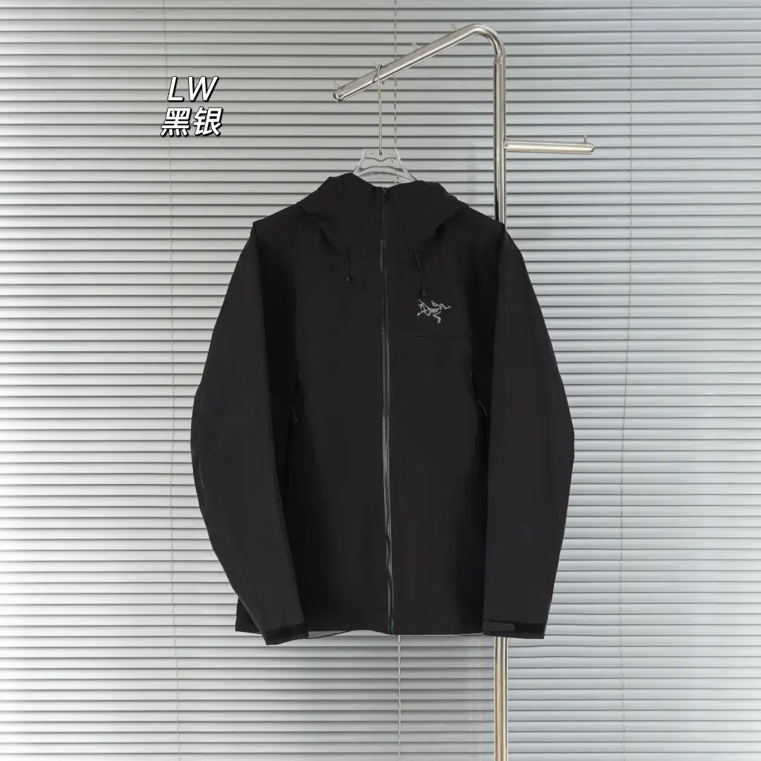 Beta Lightweight GORE-TEX Hooded Shell Jacket D39013823