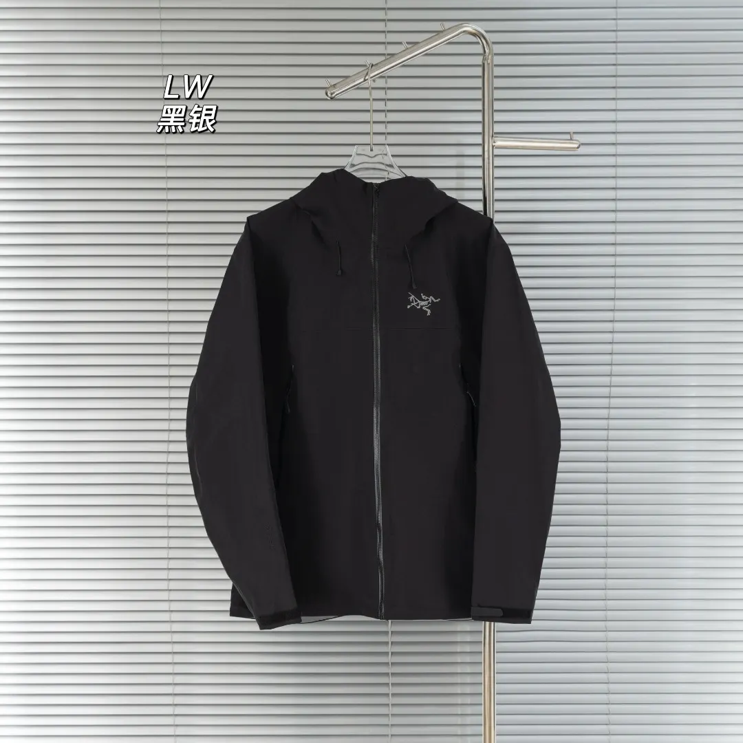 Beta Lightweight GORE-TEX Hooded Shell Jacket D39013823