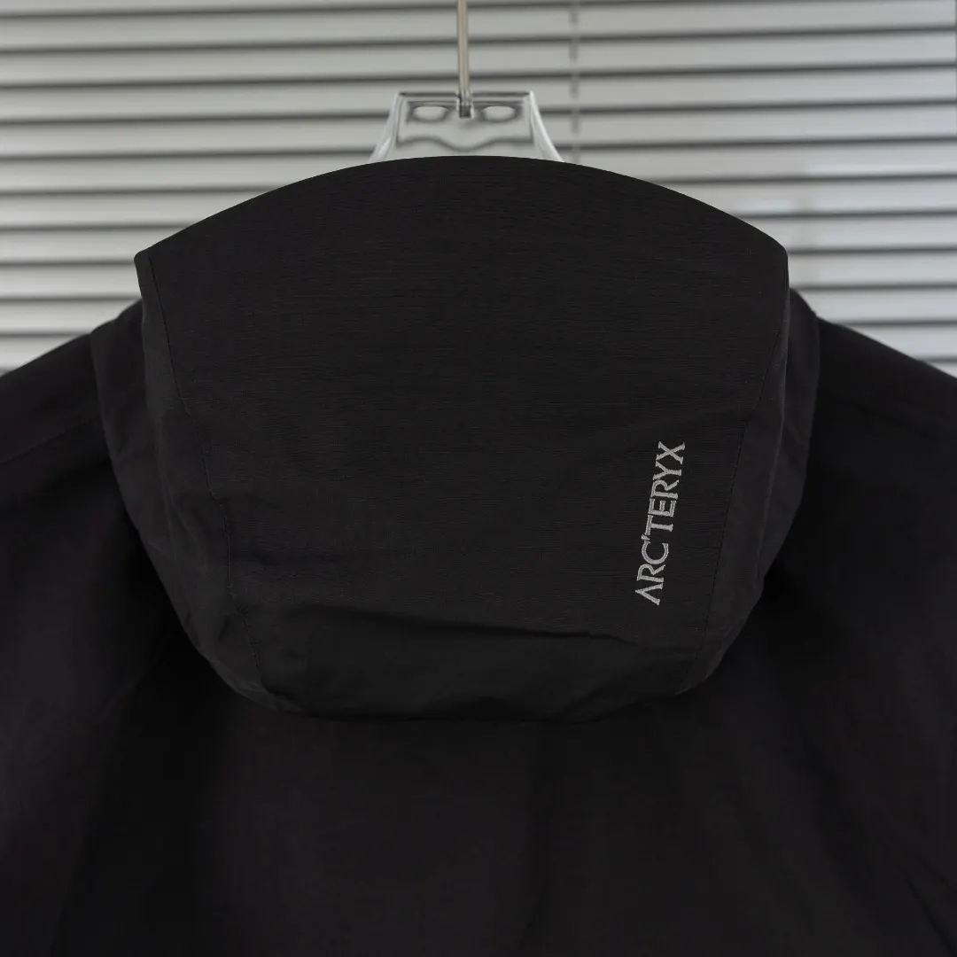 Beta Lightweight GORE-TEX Hooded Shell Jacket D39013823 — view 13