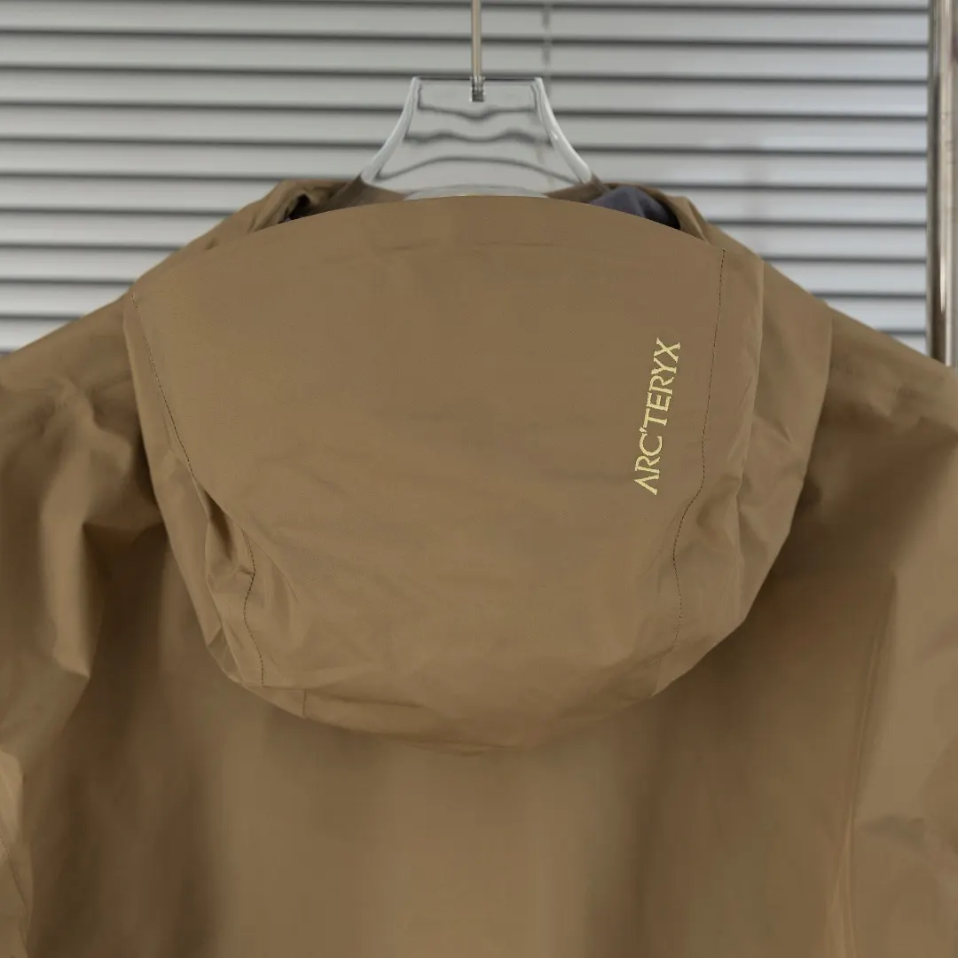Beta Lightweight GORE-TEX Hooded Jacket D39013827 — view 14