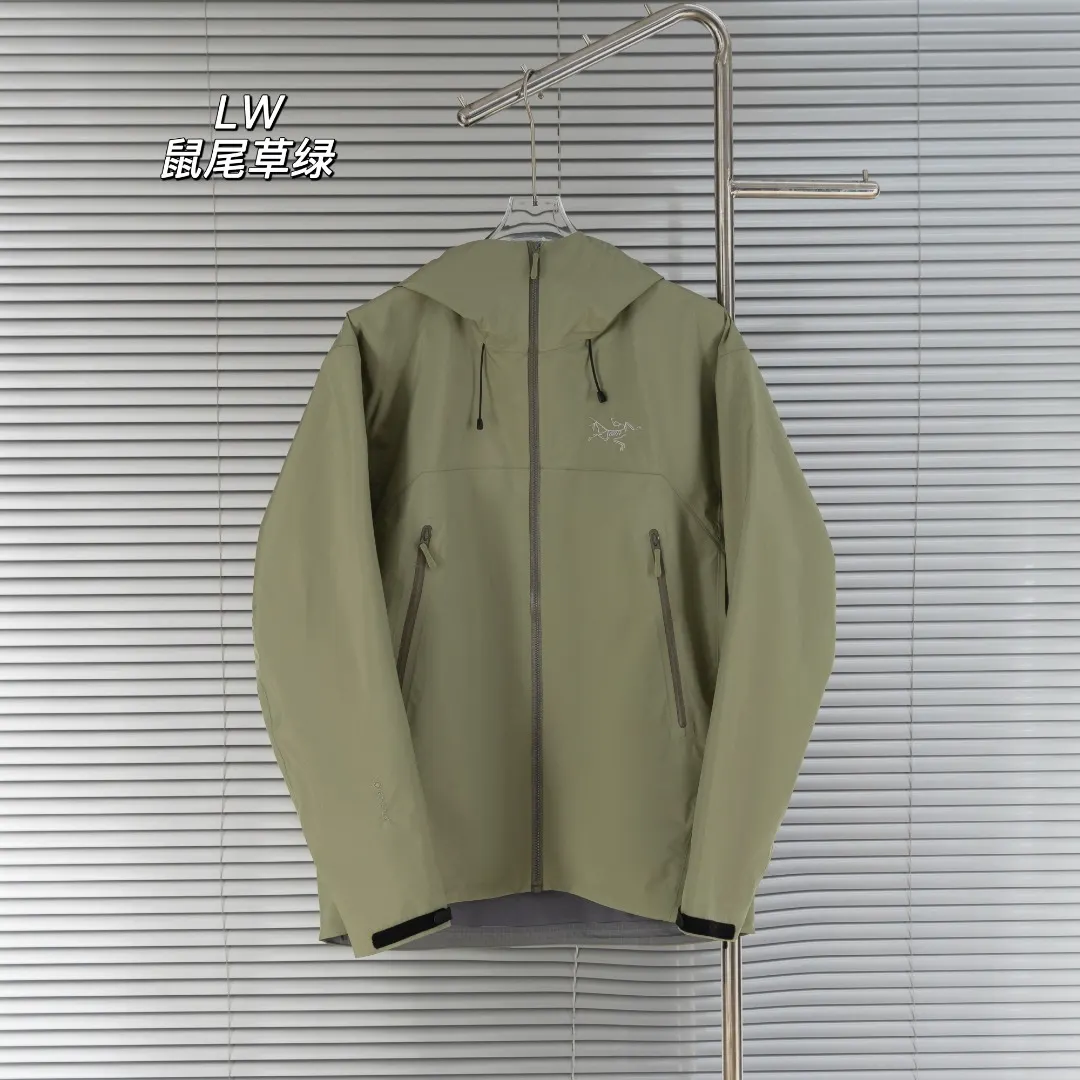 Beta Lightweight GORE-TEX Hooded Jacket D39013826