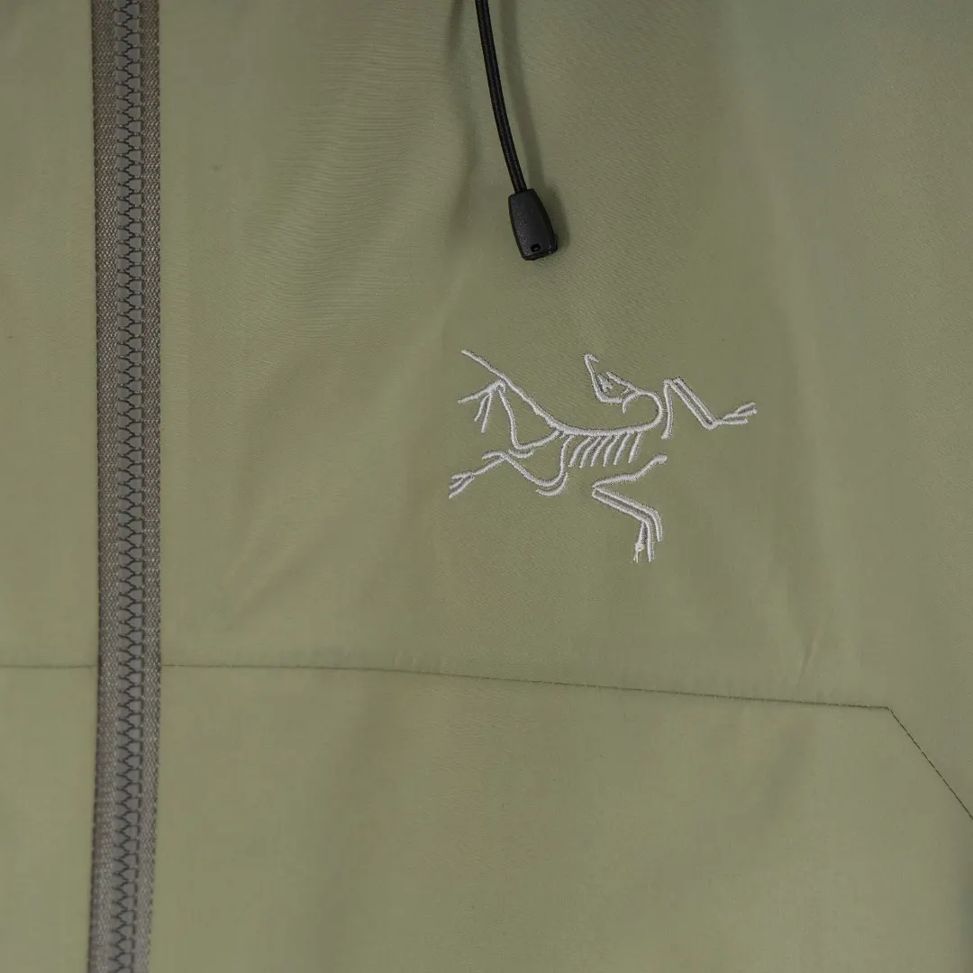 Beta Lightweight GORE-TEX Hooded Jacket D39013826 — view 5