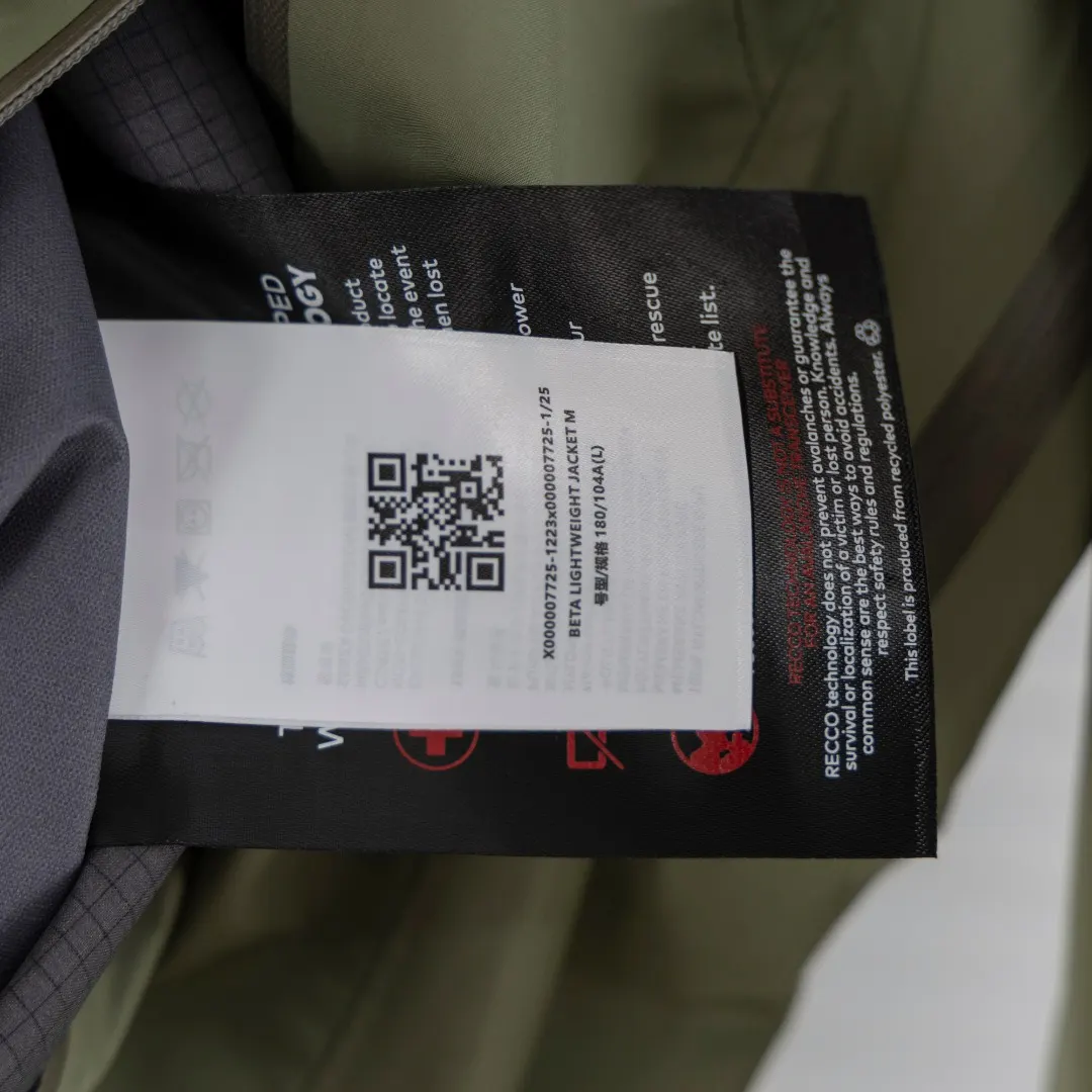 Beta Lightweight GORE-TEX Hooded Jacket D39013826 — view 10