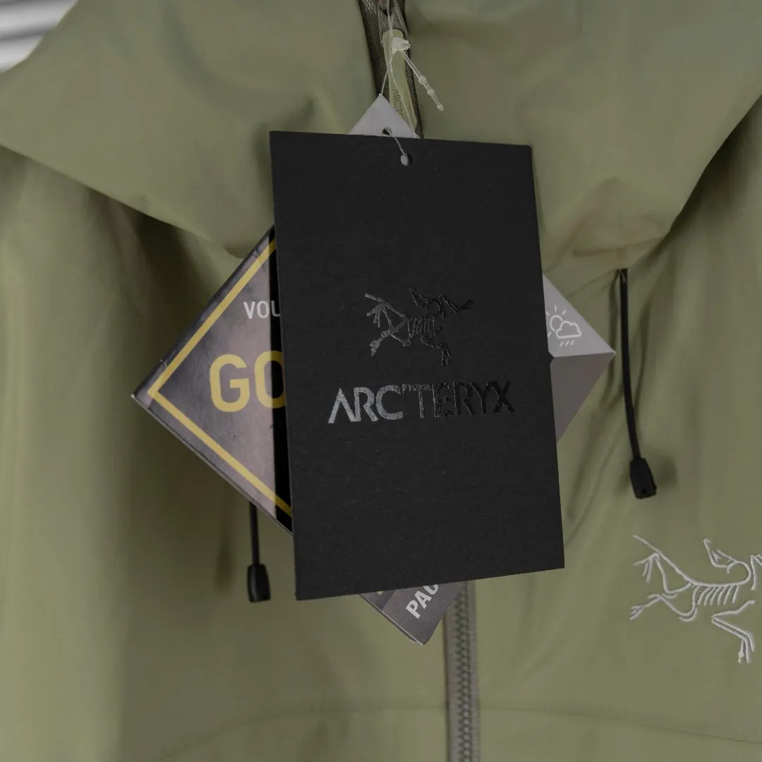 Beta Lightweight GORE-TEX Hooded Jacket D39013826 — view 11