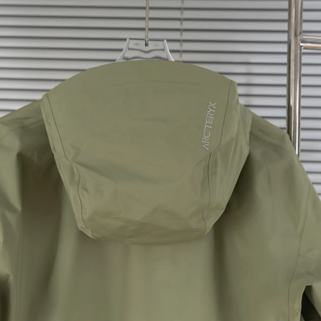 Beta Lightweight GORE-TEX Hooded Jacket D39013826 — view 14
