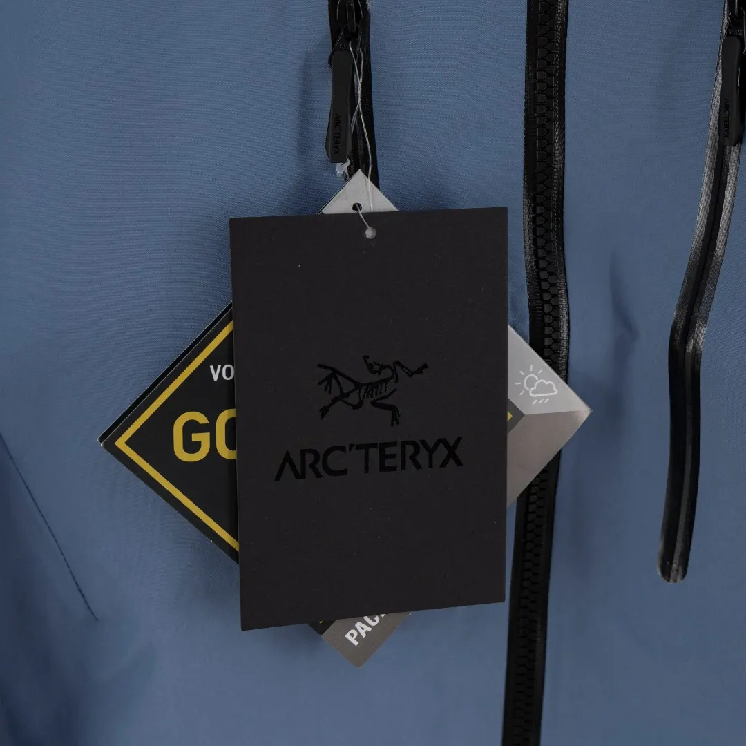 Alpha SV GORE-TEX Pro Hardshell Jacket D40013814 — view 4
