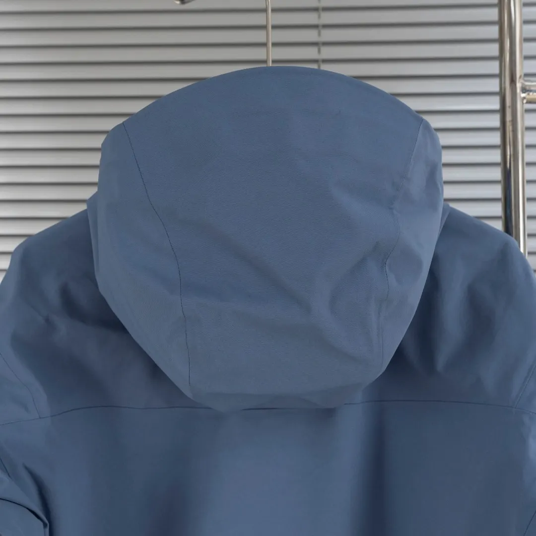 Alpha SV GORE-TEX Pro Hardshell Jacket D40013814 — view 15