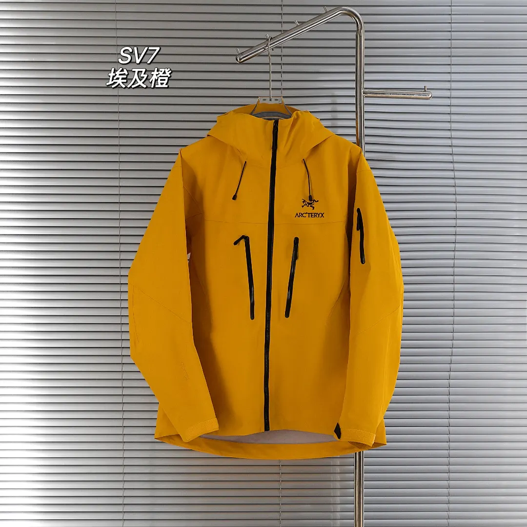 Alpha SV GORE-TEX Pro Hooded Shell Jacket D40013821