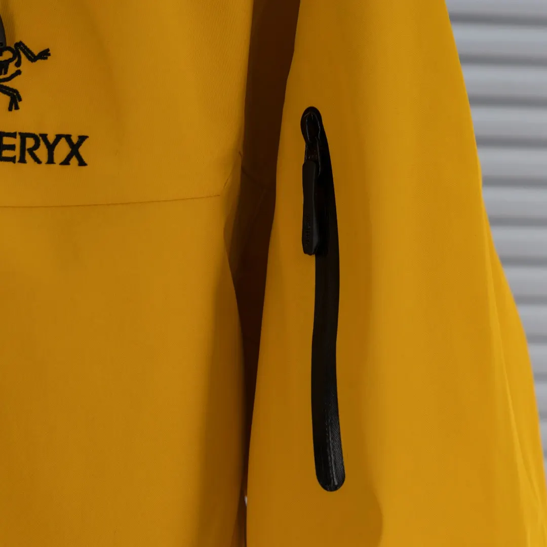 Alpha SV GORE-TEX Pro Hooded Shell Jacket D40013821 — view 6