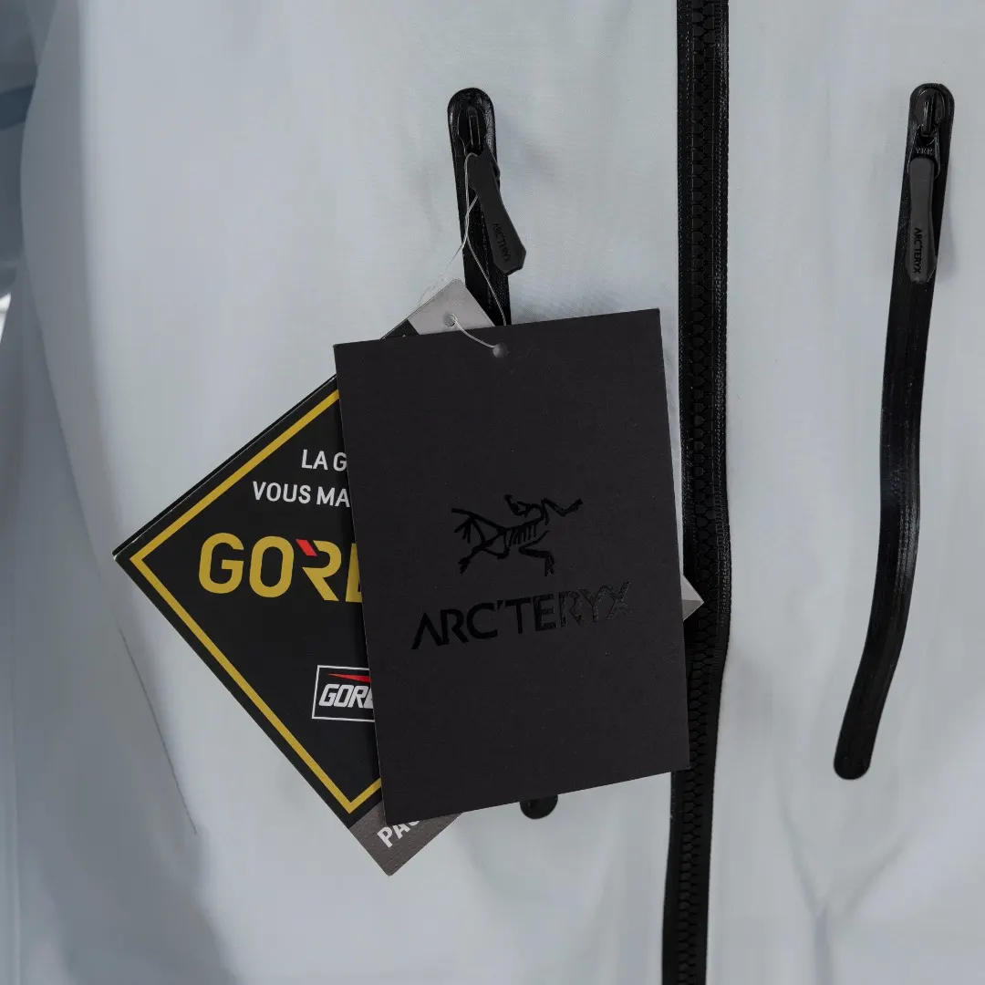 Alpha SV GORE-TEX Pro Hardshell Jacket D40013815 — view 11