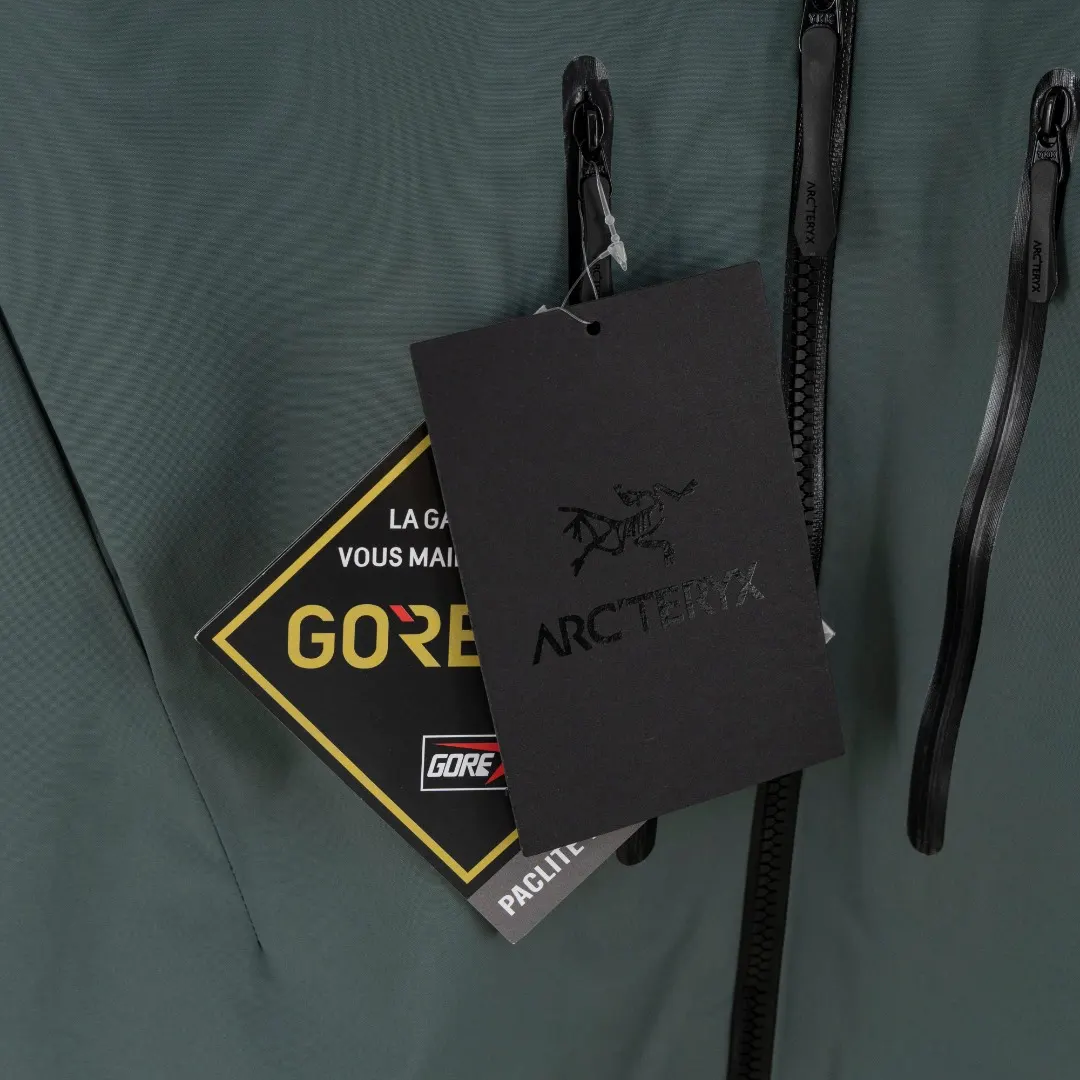 Alpha SV GORE-TEX Pro Hardshell Jacket D40013819 — view 4
