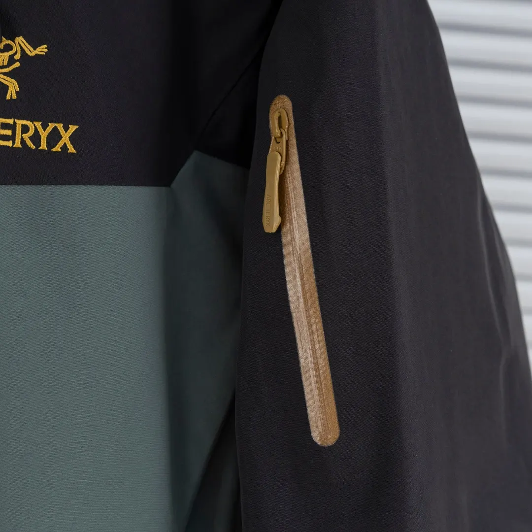 Alpha SV GORE-TEX Pro Hardshell Jacket D40013819 — view 8
