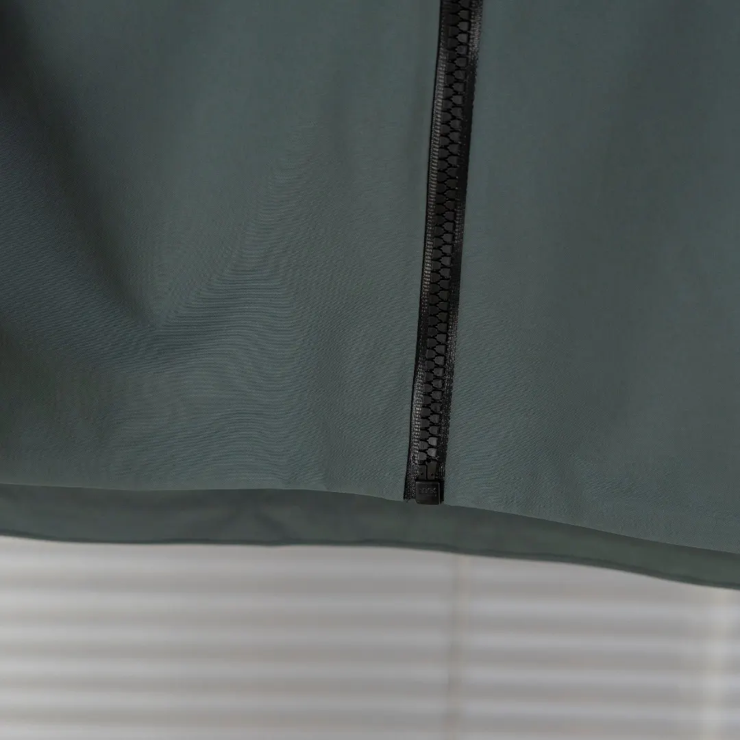 Alpha SV GORE-TEX Pro Hardshell Jacket D40013819 — view 10