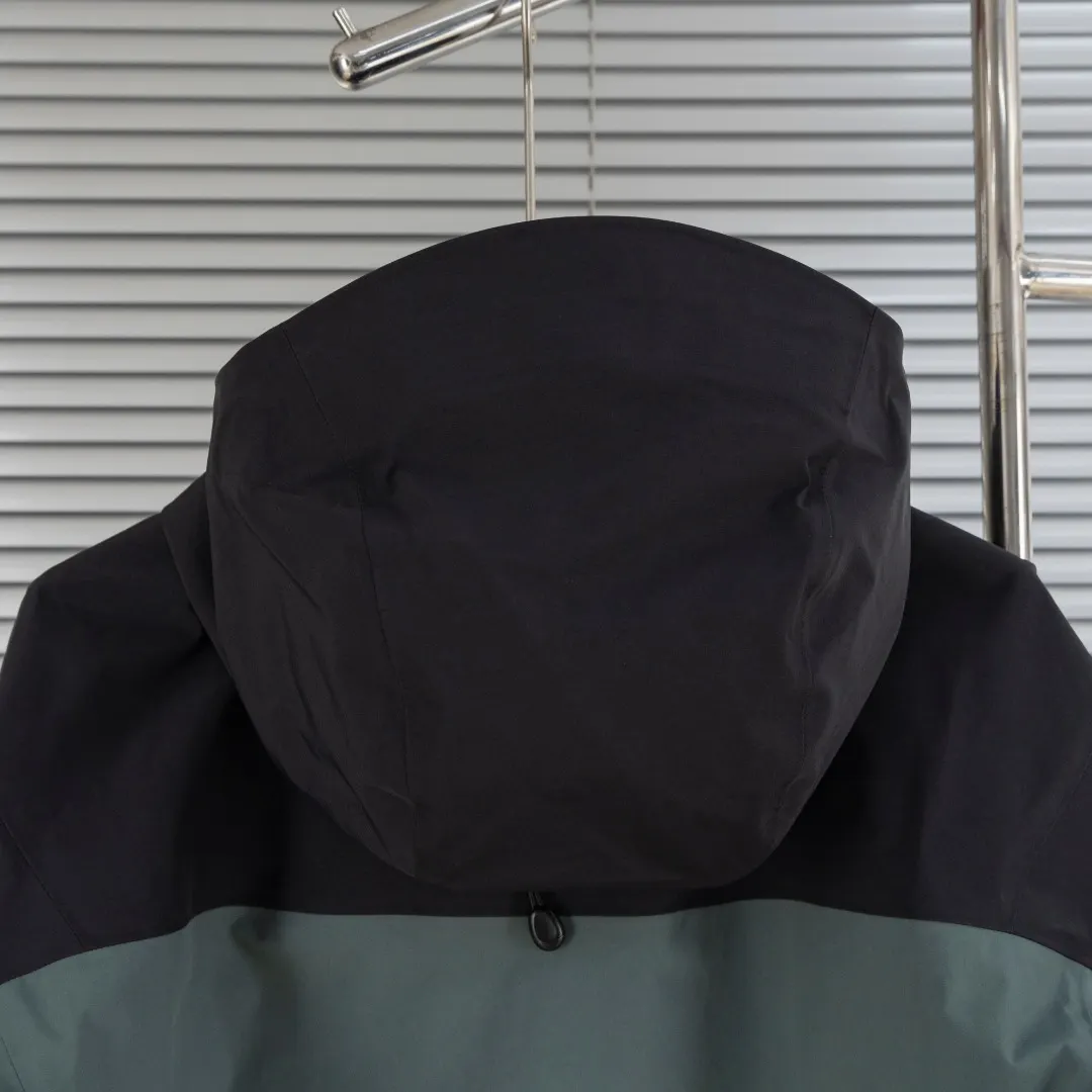 Alpha SV GORE-TEX Pro Hardshell Jacket D40013819 — view 15