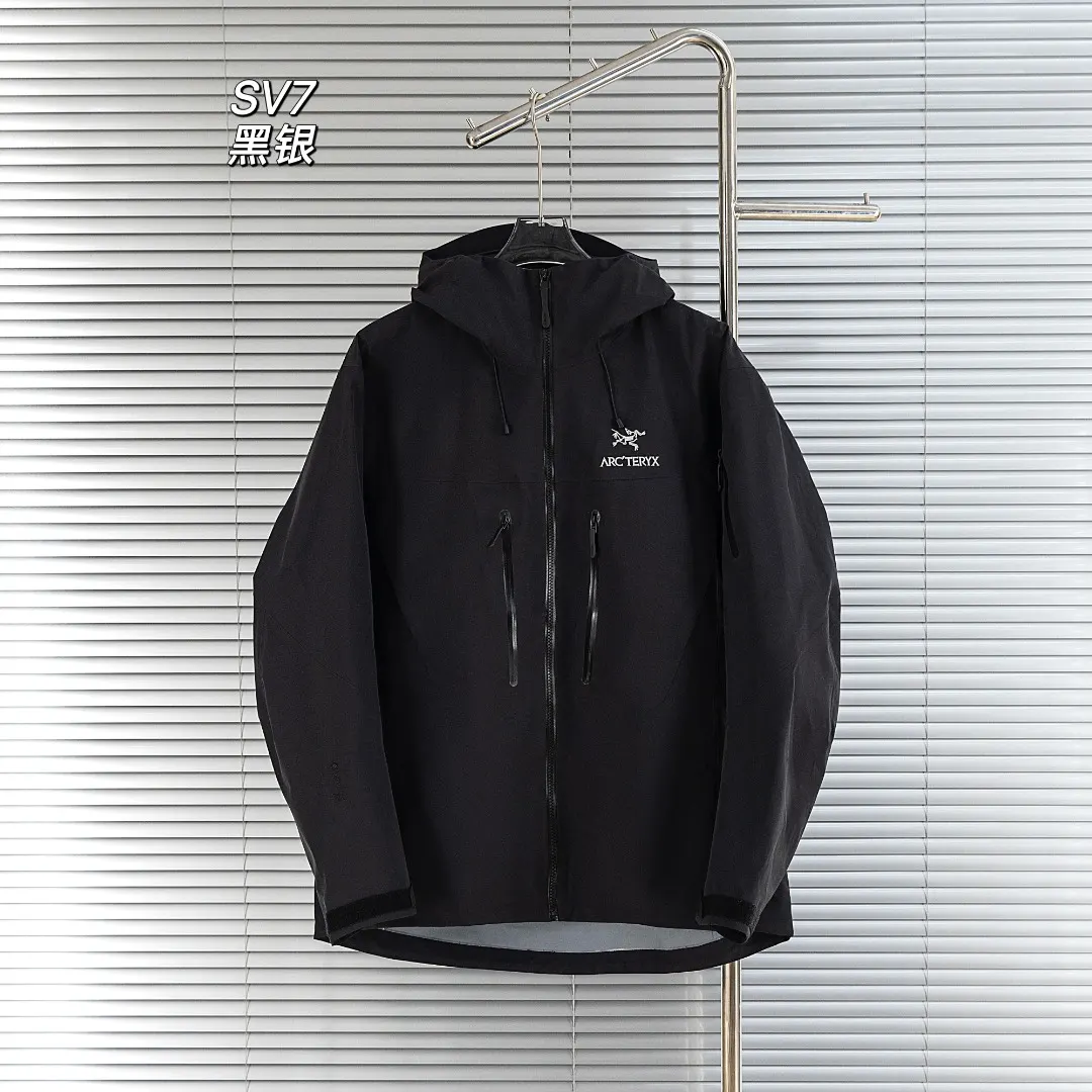 Alpha SV GORE-TEX Pro Hooded Jacket D40013818