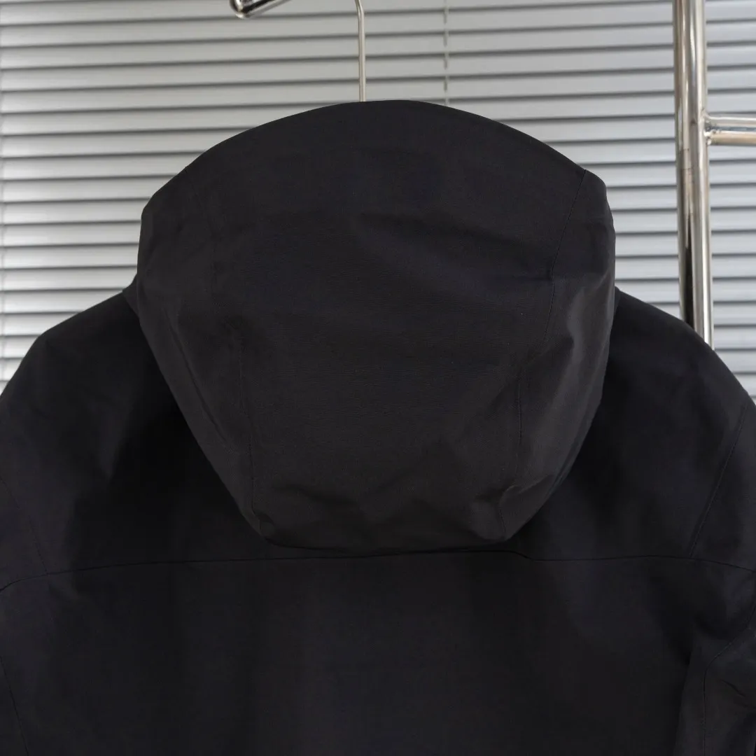 Alpha SV GORE-TEX Pro Hooded Jacket D40013818 — view 14