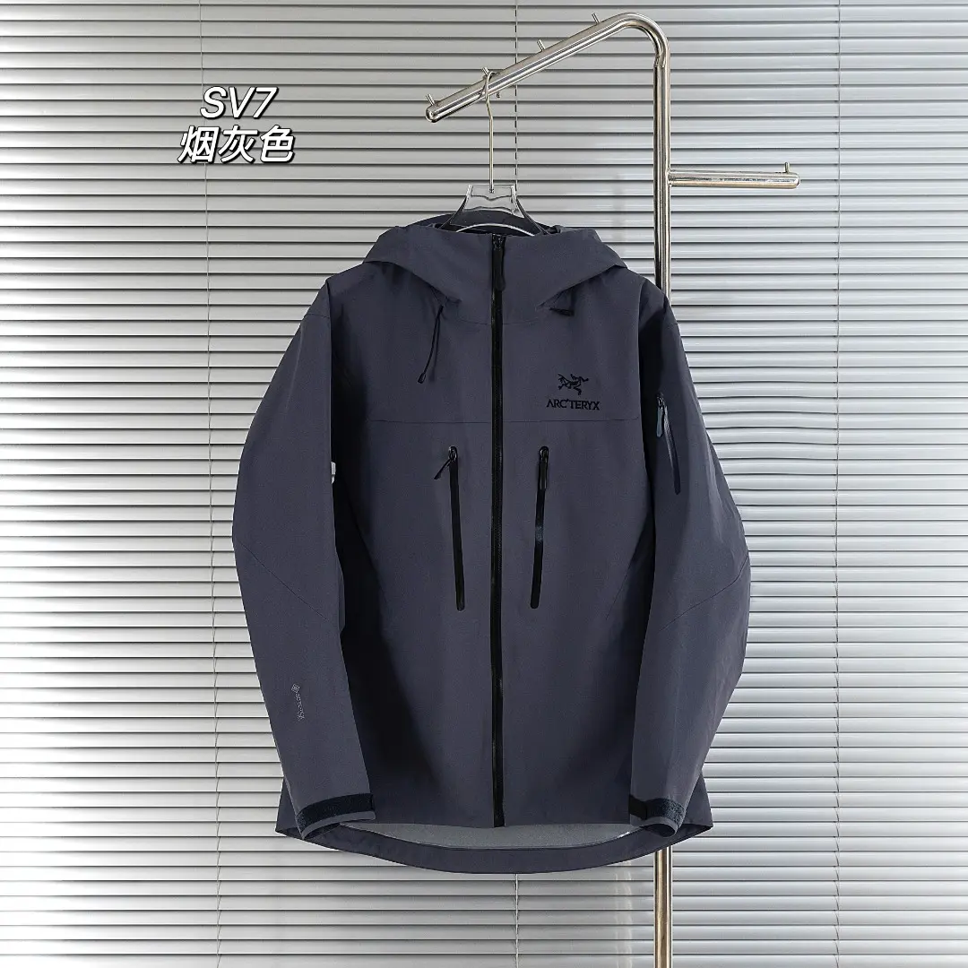 Alpha SV GORE-TEX Pro Hooded Jacket D40013813