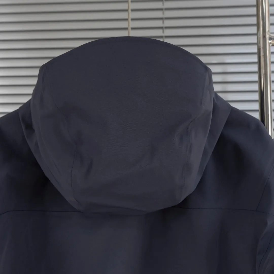 Alpha SV GORE-TEX Pro Hooded Jacket D40013813 — view 15