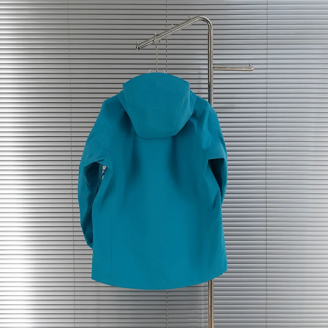Alpha SV GORE-TEX Pro Hooded Shell Jacket D40013812 — view 2