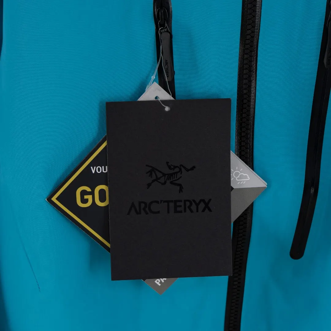 Alpha SV GORE-TEX Pro Hooded Shell Jacket D40013812 — view 4