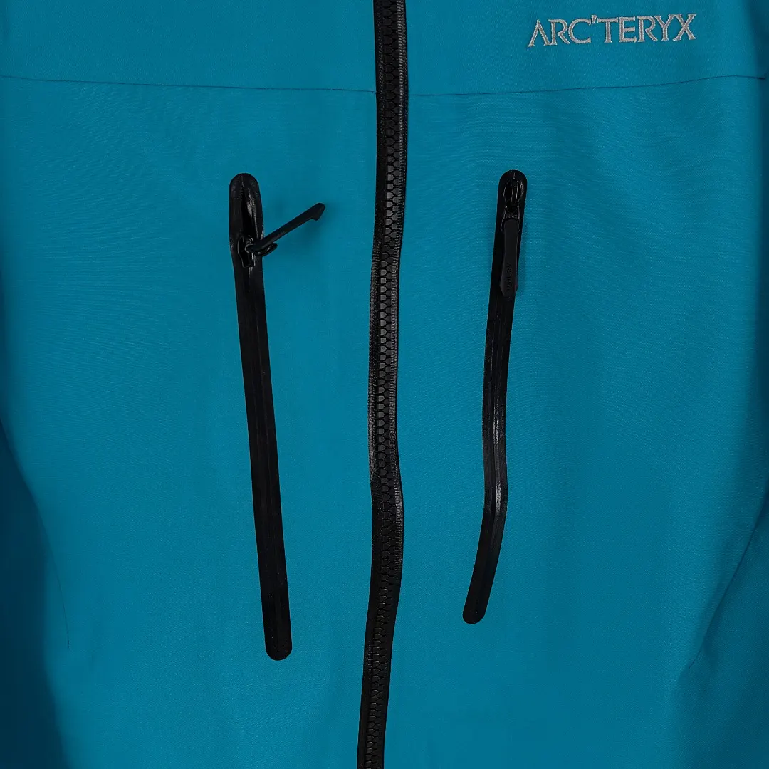 Alpha SV GORE-TEX Pro Hooded Shell Jacket D40013812 — view 7