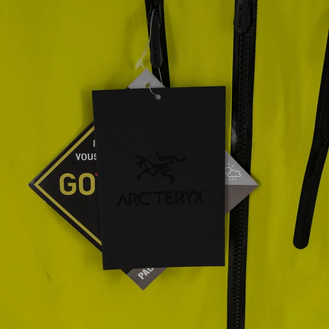 Alpha SV GORE-TEX Pro Hardshell Jacket D40013816 — view 4