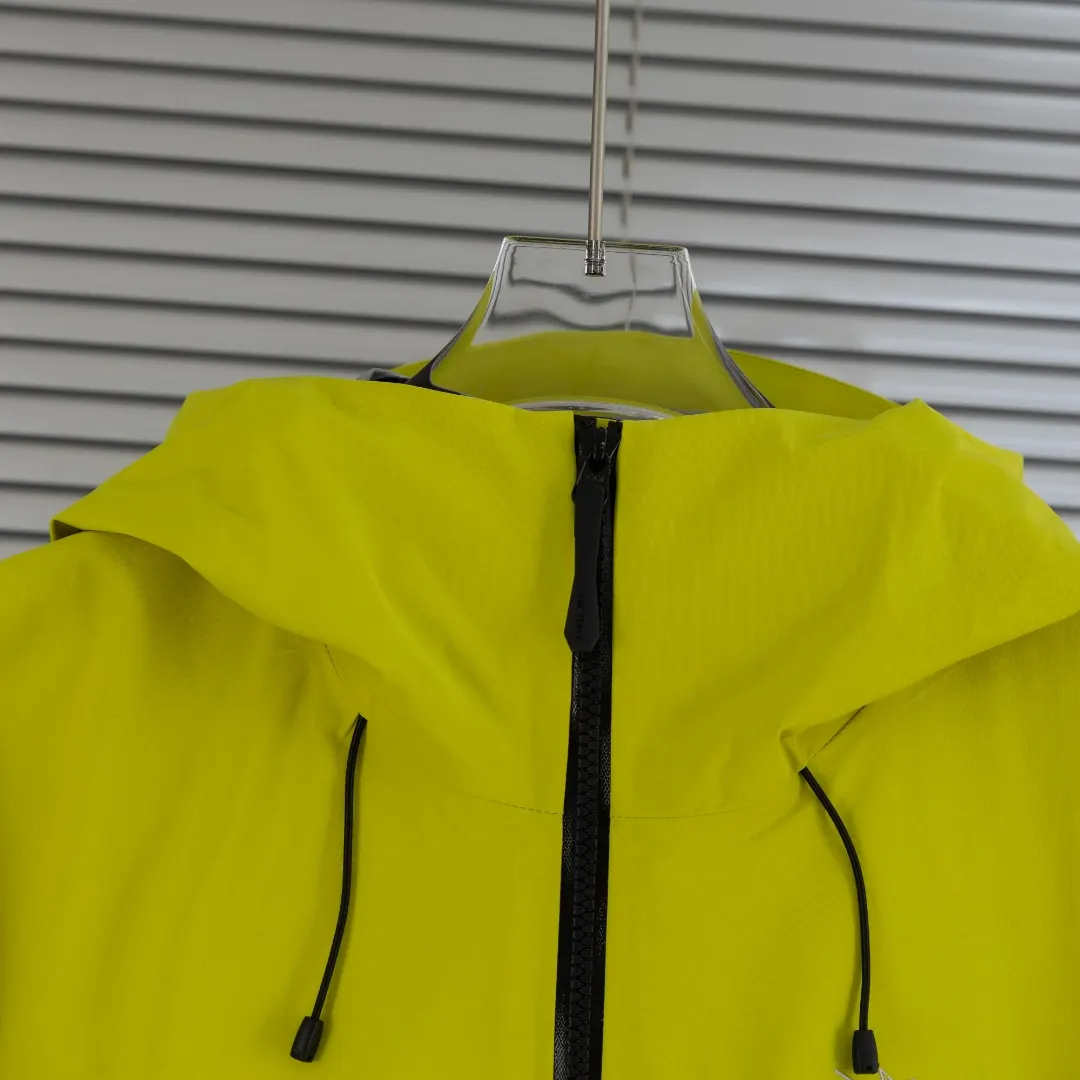 Alpha SV GORE-TEX Pro Hardshell Jacket D40013816 — view 5