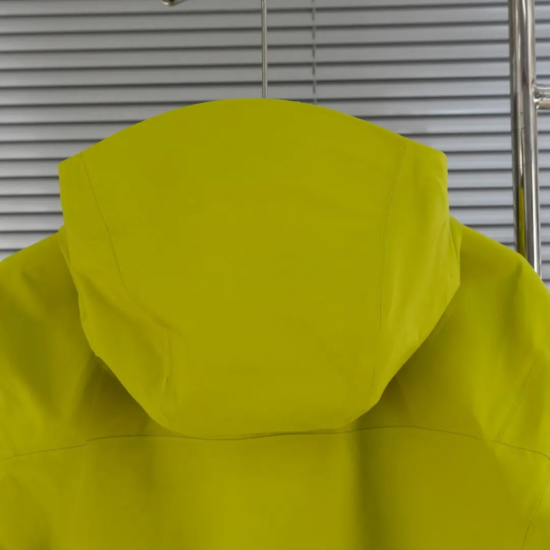 Alpha SV GORE-TEX Pro Hardshell Jacket D40013816 — view 15