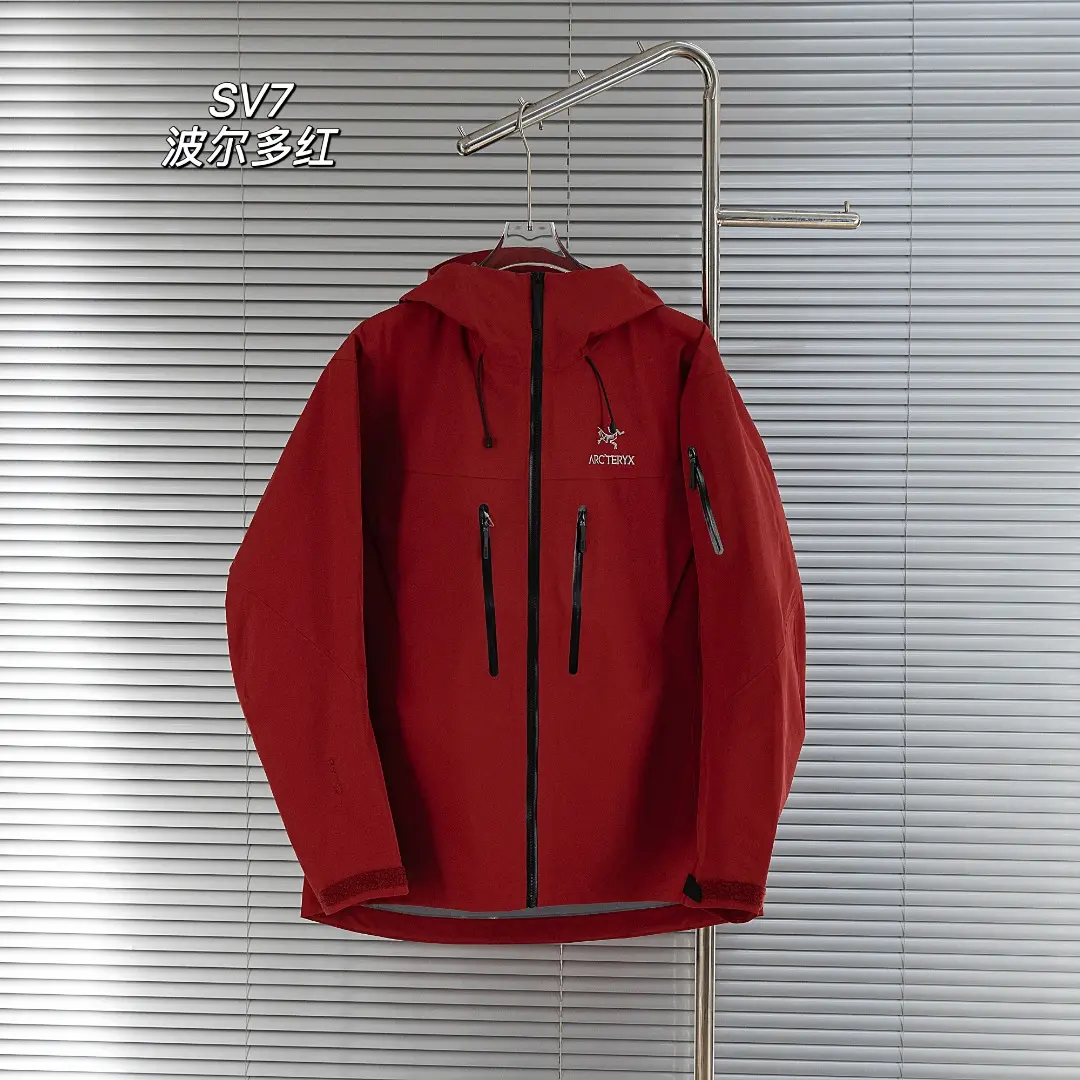 Alpha SV GORE-TEX Pro Hooded Shell Jacket D40013820