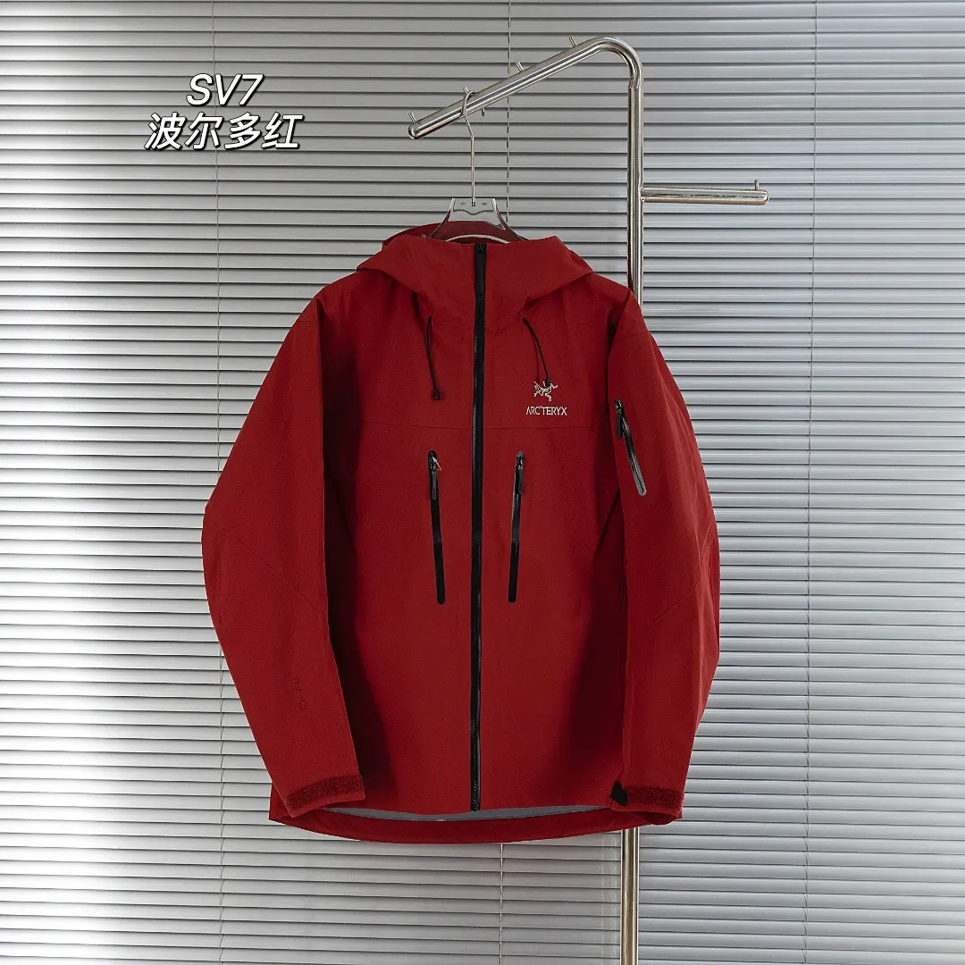 Alpha SV GORE-TEX Pro Hooded Shell Jacket D40013820