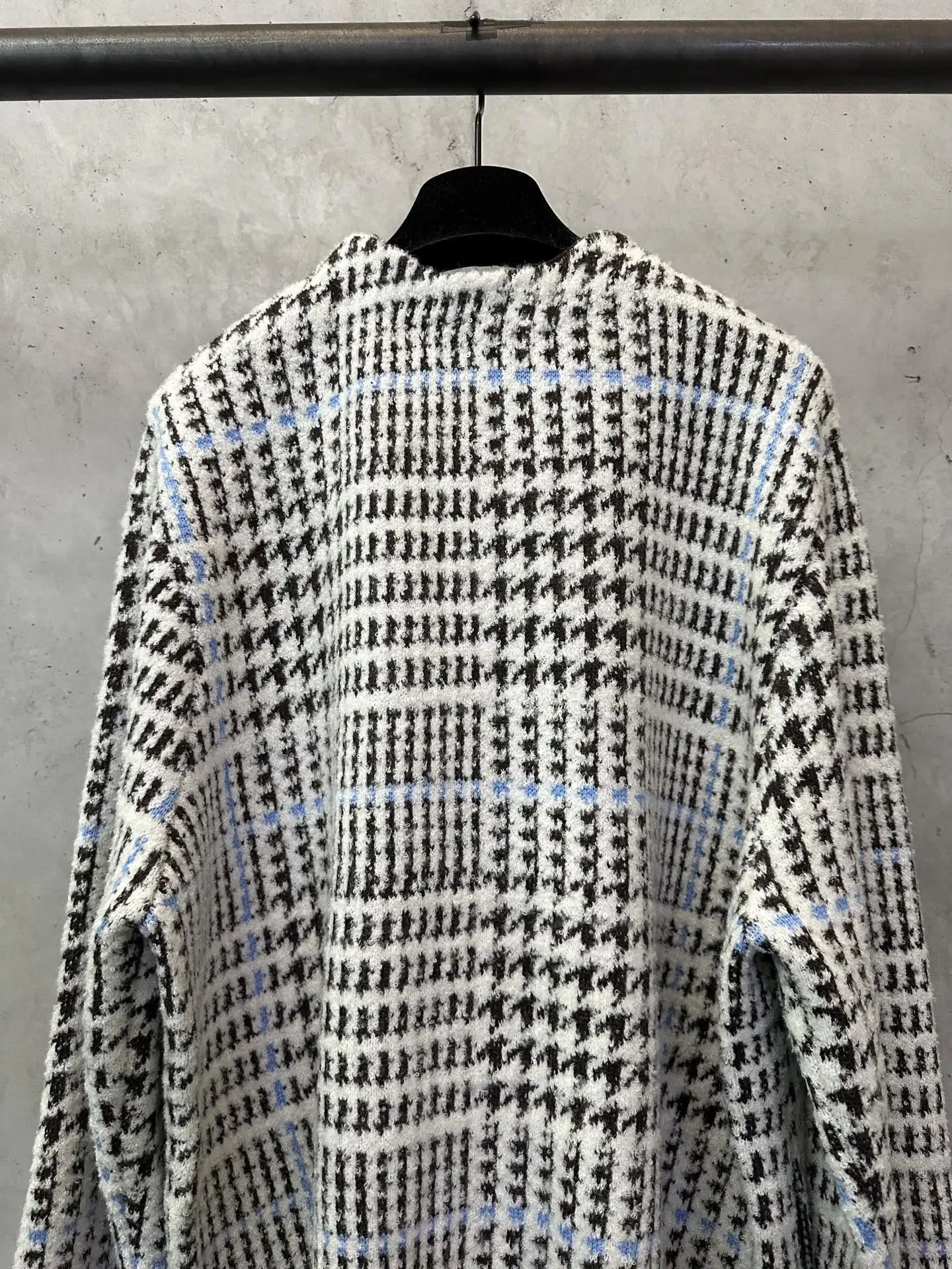 Houndstooth Check V-Neck Wool-Blend Cardigan D41025059 — view 5