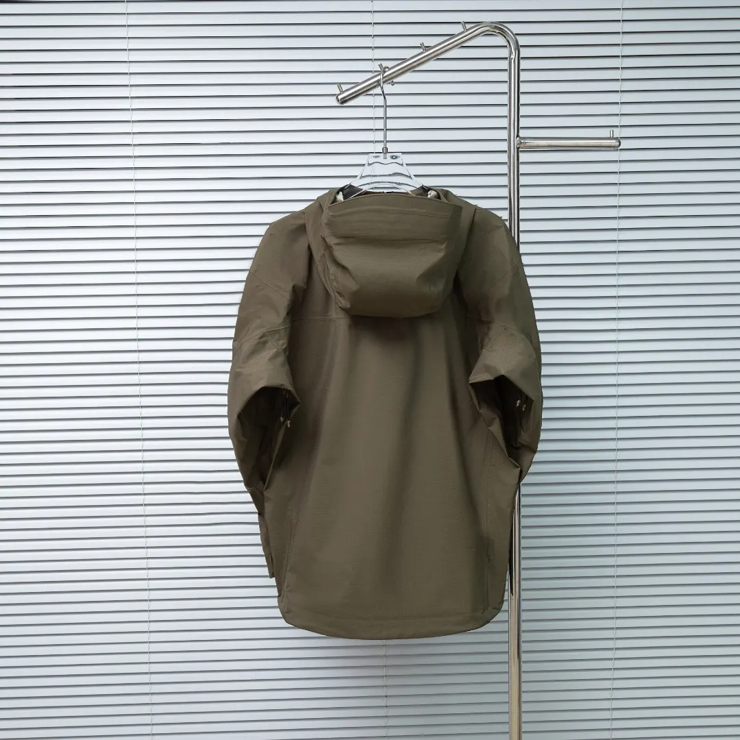 Alpha LT GORE-TEX Waterproof Shell Jacket D41024941 — view 2