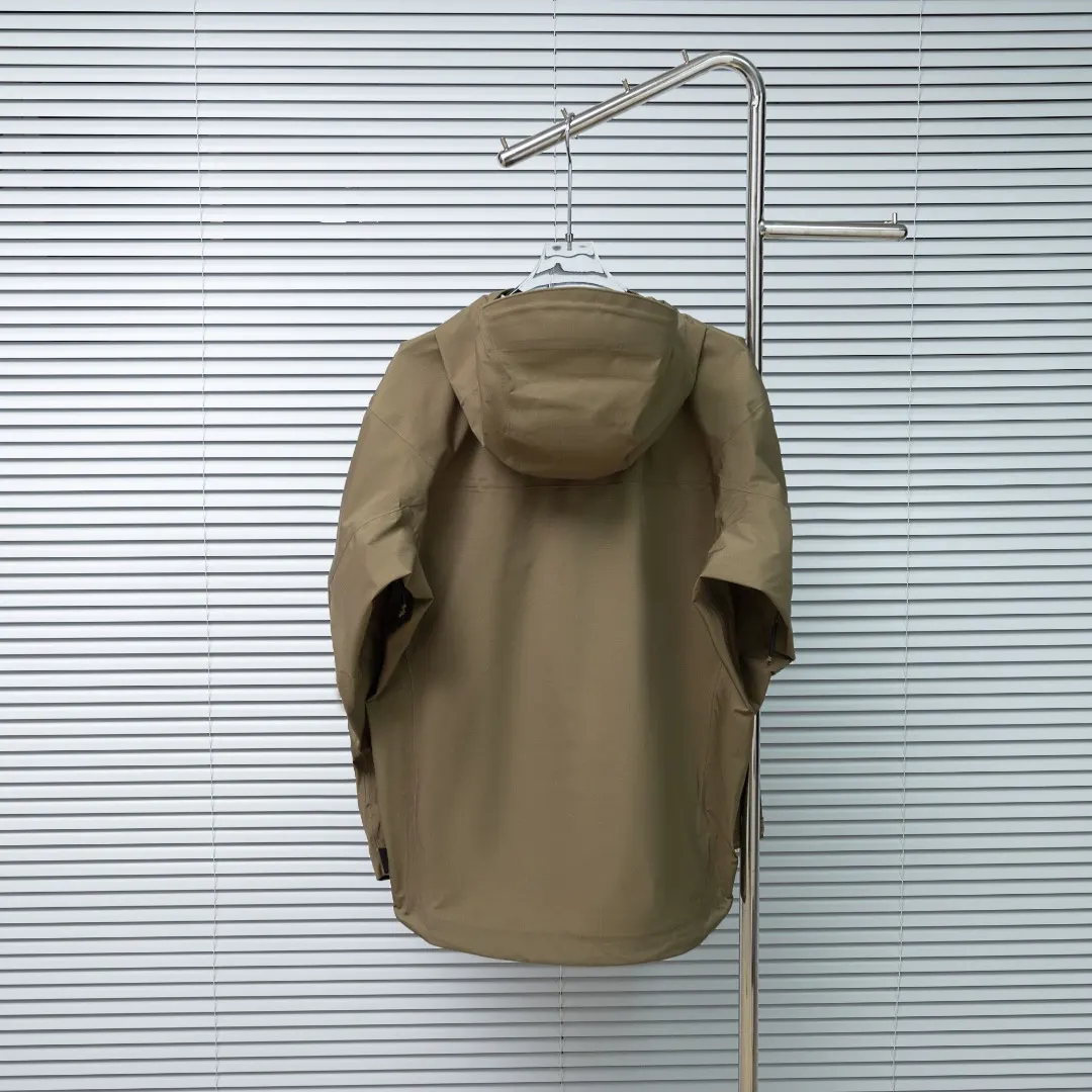 Alpha LT GORE-TEX Waterproof Shell Jacket D41024939 — view 2