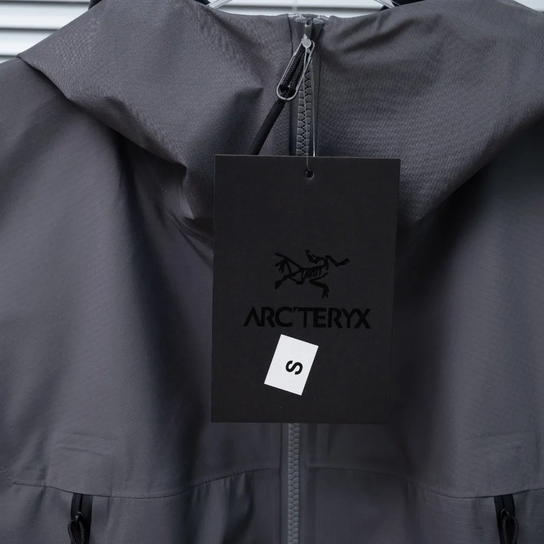 Alpha LT Waterproof GORE-TEX Shell Jacket D41024938 — view 9