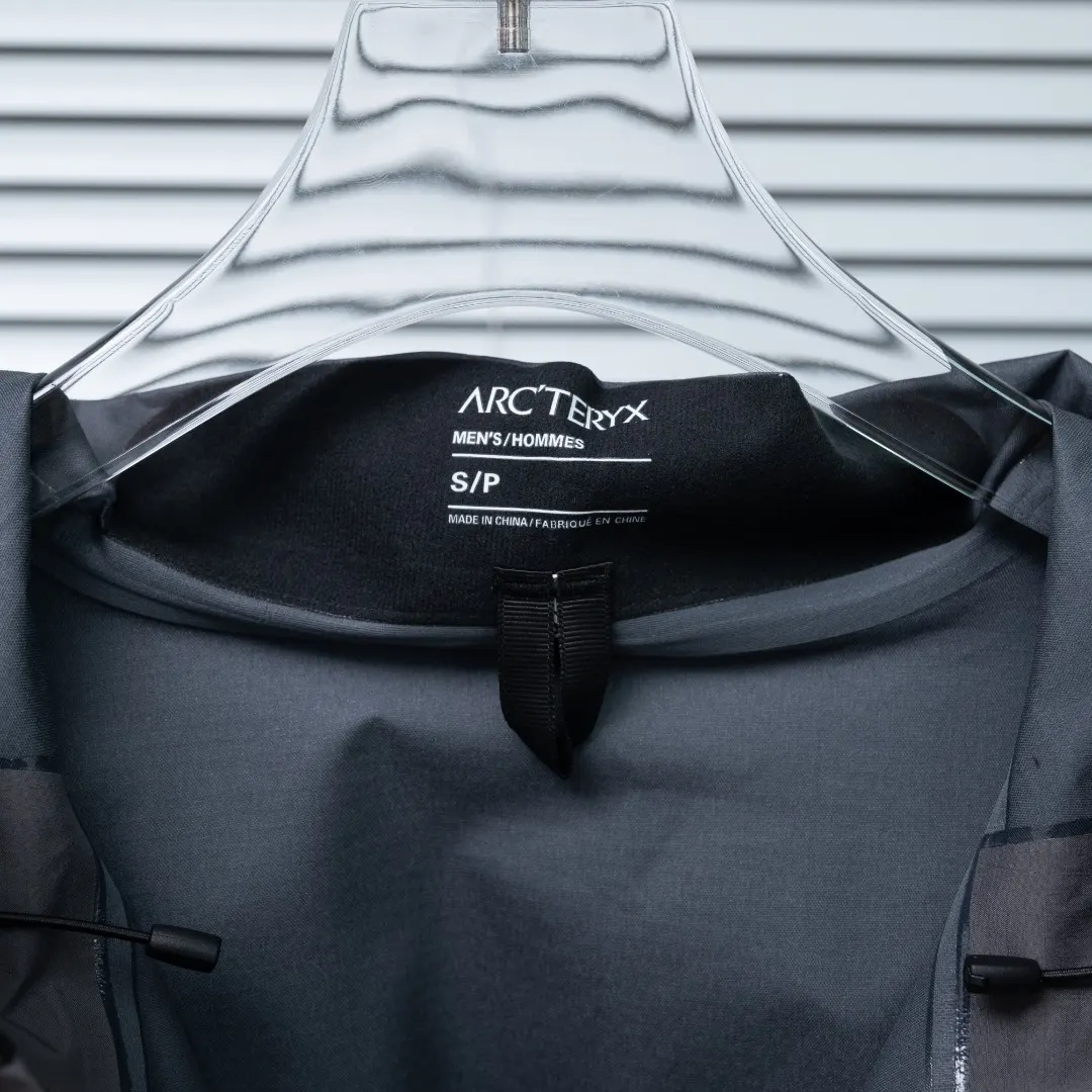 Alpha LT Waterproof GORE-TEX Shell Jacket D41024938 — view 10