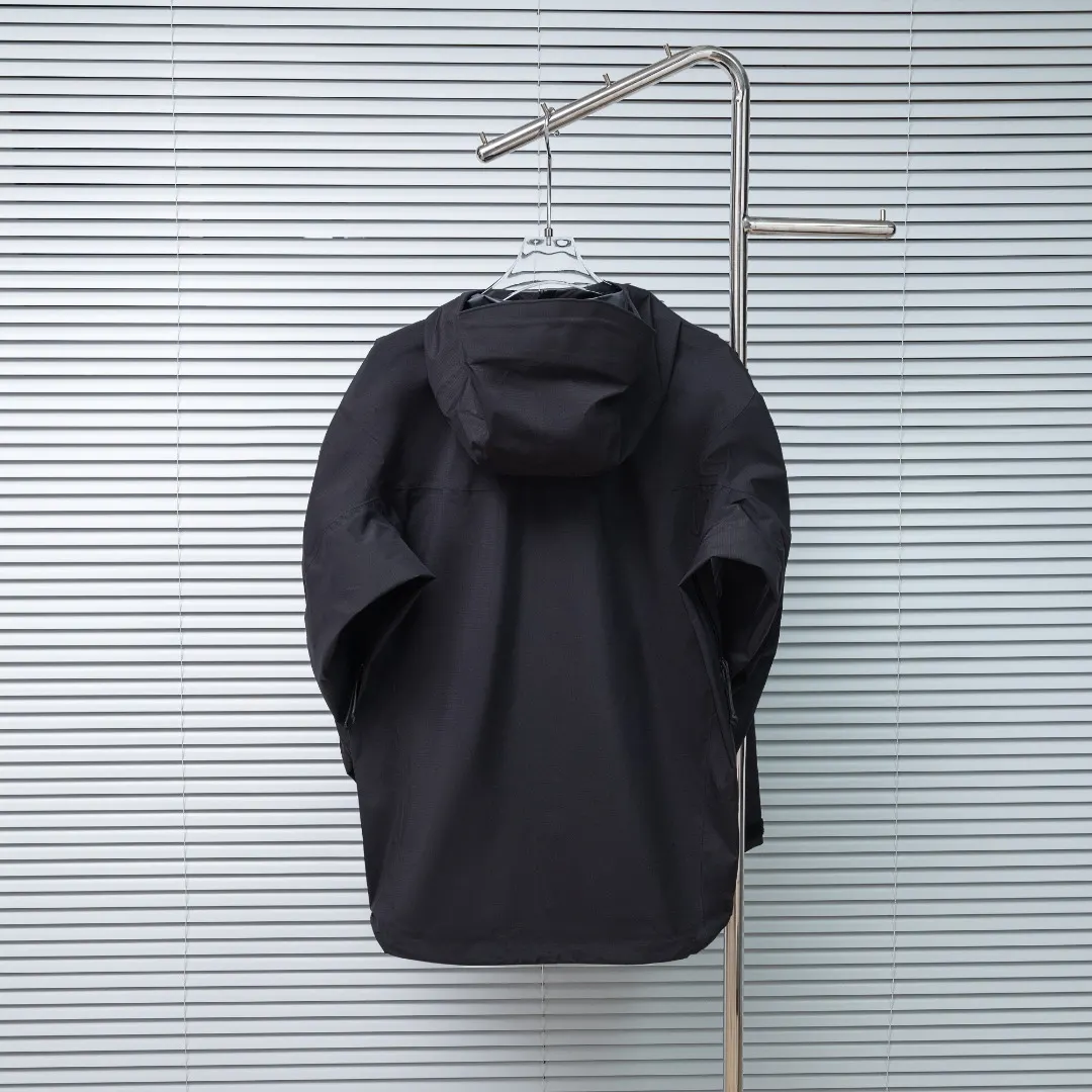 Alpha LT GORE-TEX Waterproof Shell Jacket D41024940 — view 2