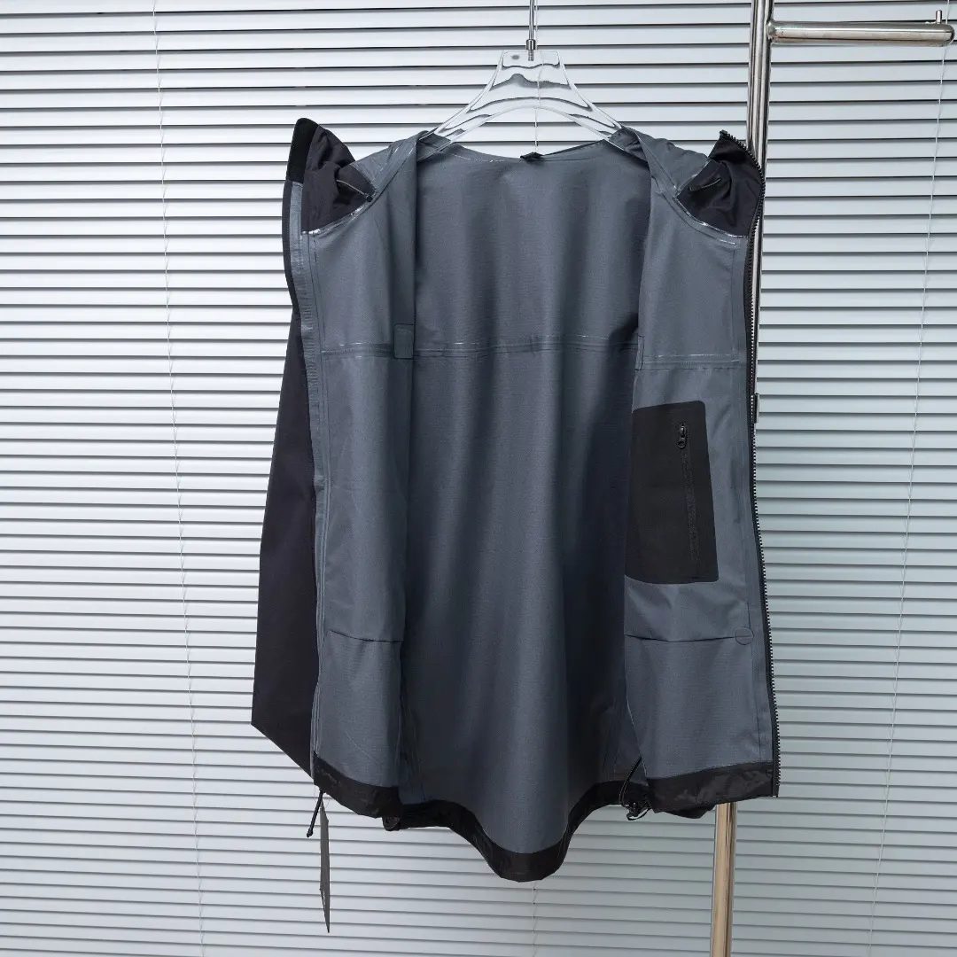 Alpha LT GORE-TEX Waterproof Shell Jacket D41024940 — view 3