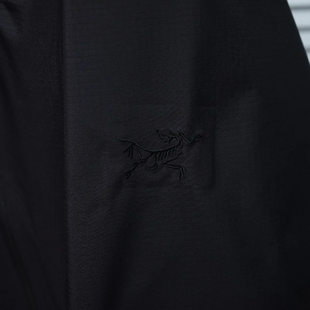 Alpha LT GORE-TEX Waterproof Shell Jacket D41024940 — view 5