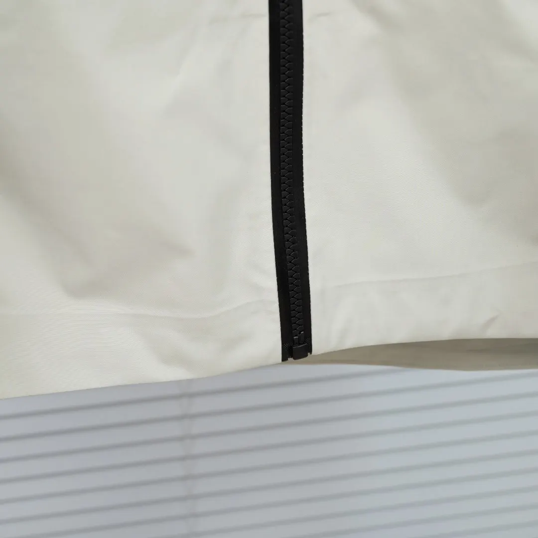 Alpha SV GORE-TEX Pro Hardshell Jacket D41024932 — view 10