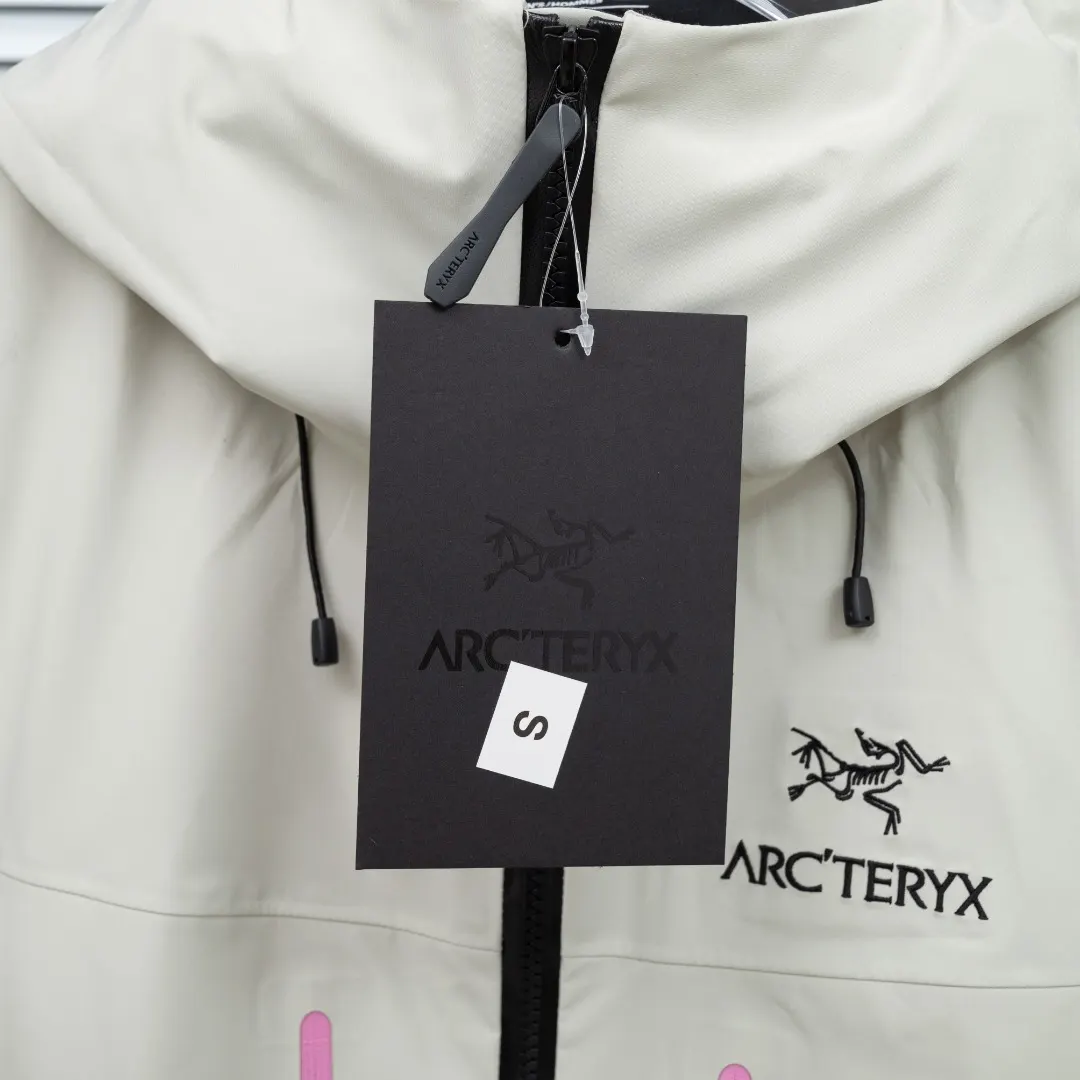 Alpha SV GORE-TEX Pro Hardshell Jacket D41024932 — view 11