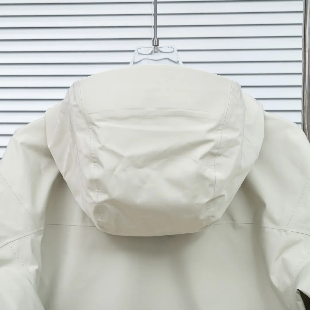 Alpha SV GORE-TEX Pro Hardshell Jacket D41024932 — view 16