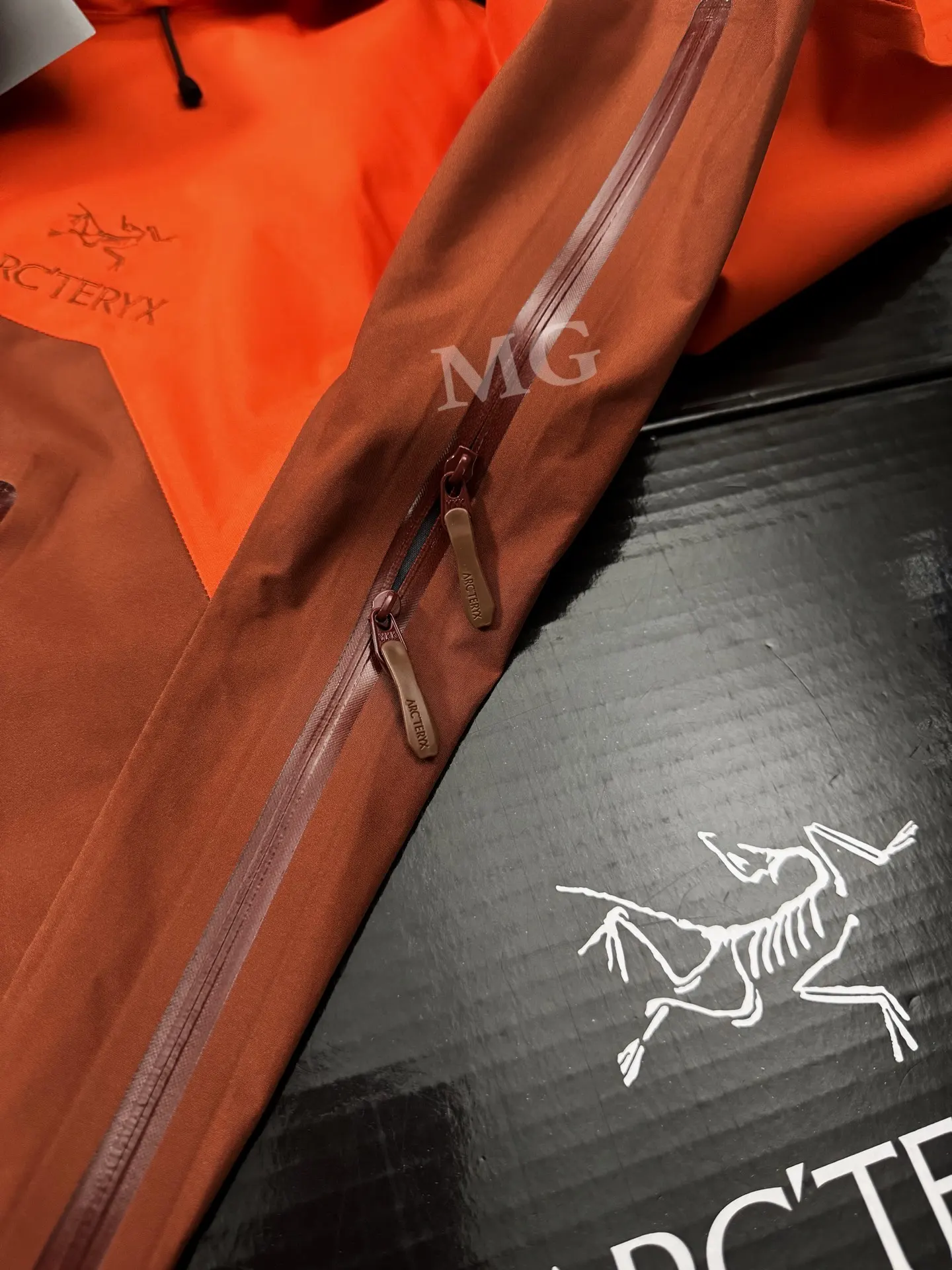 Beta AR GORE-TEX PRO Hooded Shell Jacket D43020803 — view 5