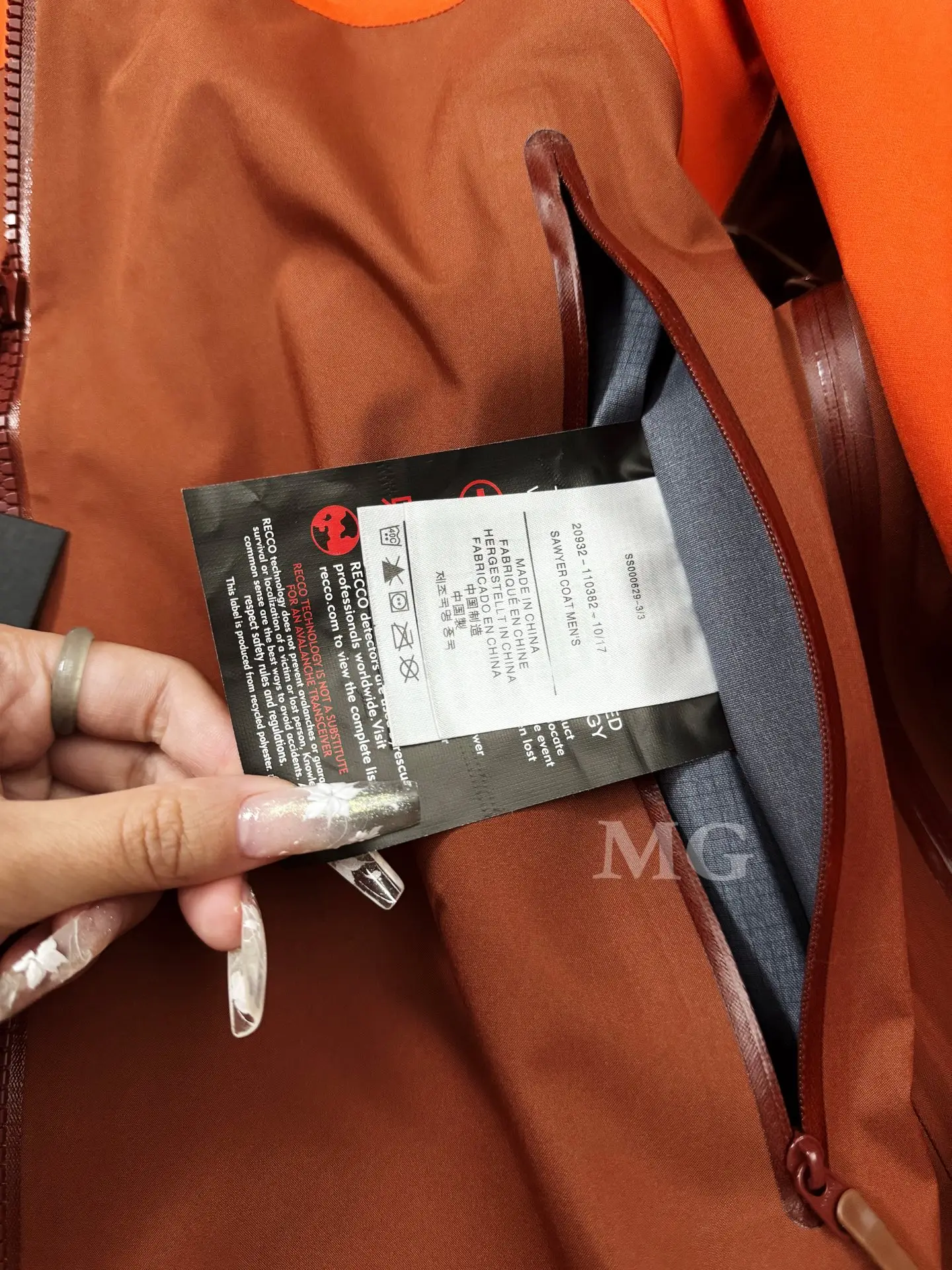 Beta AR GORE-TEX PRO Hooded Shell Jacket D43020803 — view 6