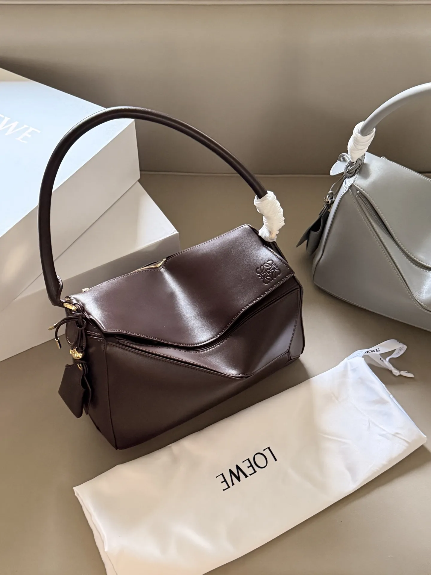 Loewe Puzzle Hobo Shoulder Bag D43518513 — view 3