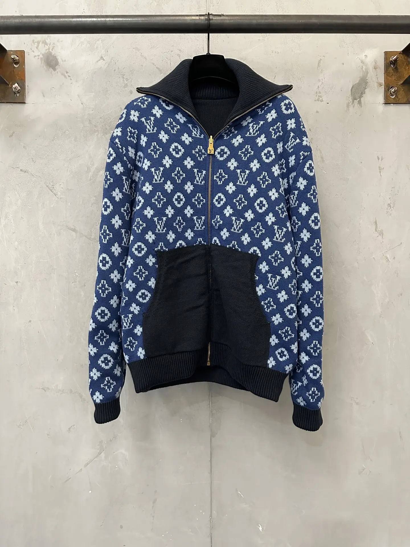 Reversible Monogram Jacquard Zip-Up Cardigan D47020243 — view 2