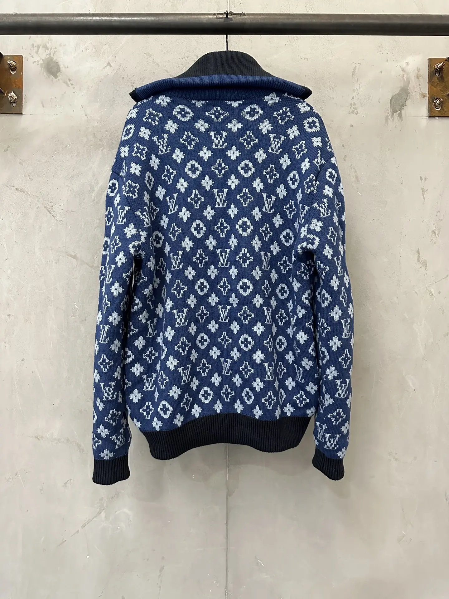 Reversible Monogram Jacquard Zip-Up Cardigan D47020243 — view 3