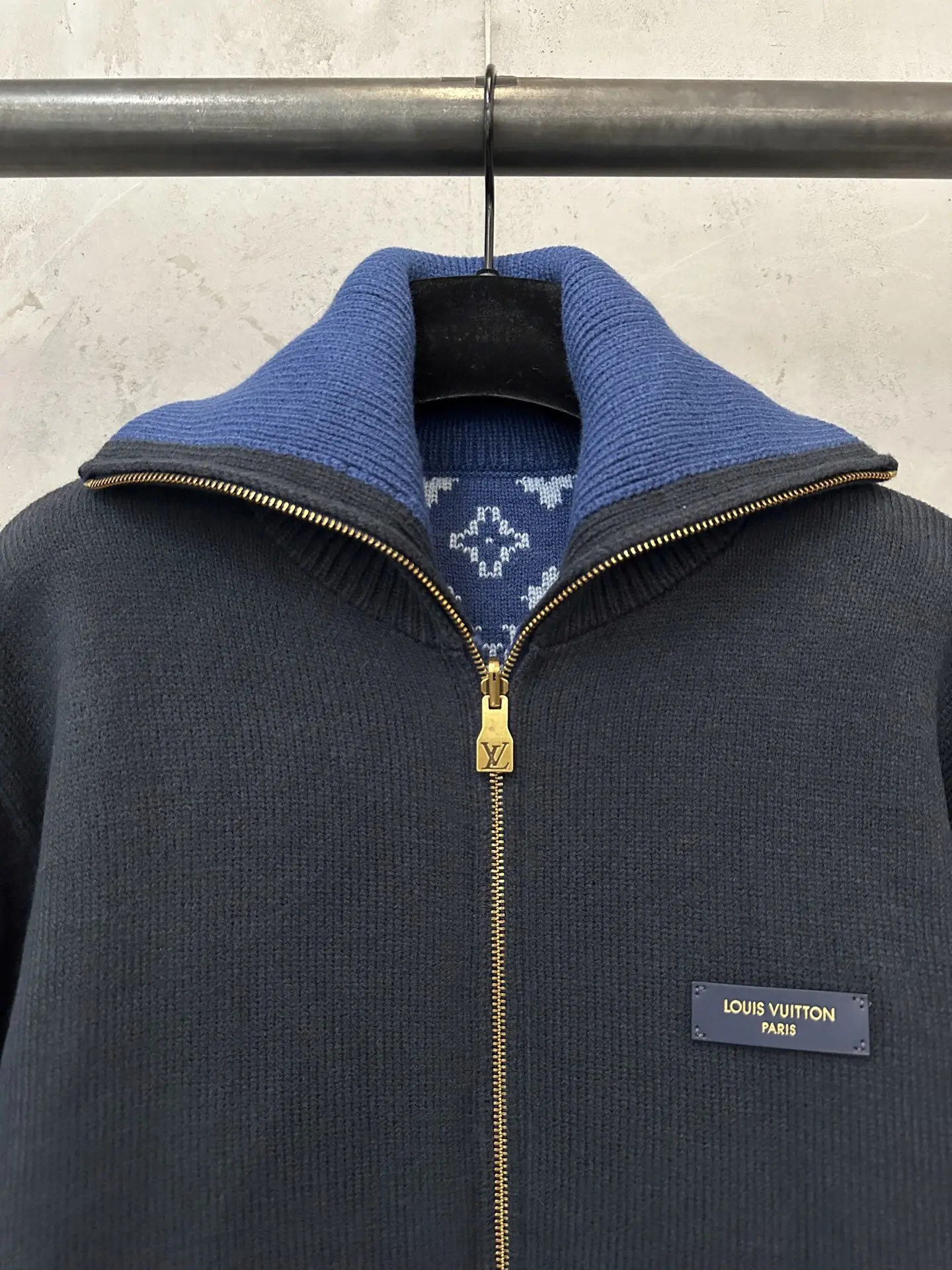 Reversible Monogram Jacquard Zip-Up Cardigan D47020243 — view 7